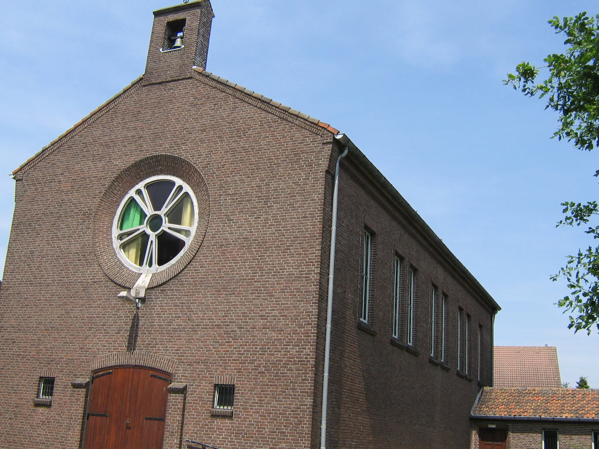 Photo showing: De Huls bij Zumpelveld: Kèrk. Huls, gemeente Simpelveld: kerk. Church in Huls, Simpelveld community, Netherlands.