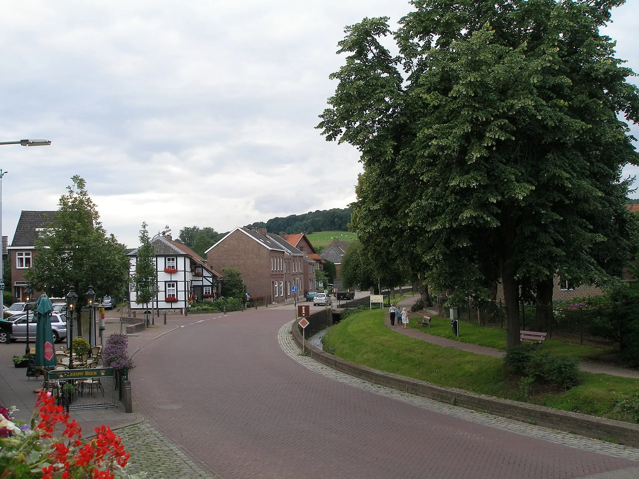 Photo showing: Zicht op een deel van de Hoofdstraat in het dorp Mechelen, gelegen in de gemeente Gulpen-Wittem in Nederlands Limburg