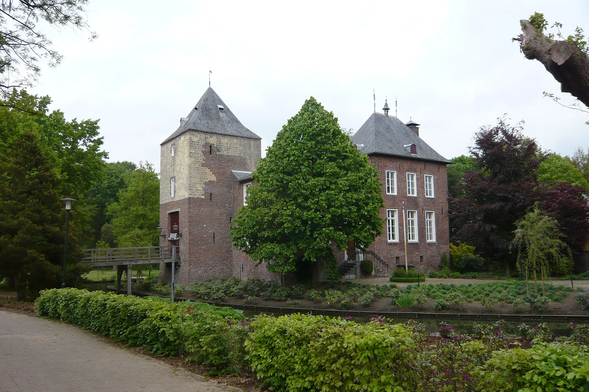 Photo showing: Castle D'Erp, or "Huys Baerlo", in Baarlo, The Netherlands. Garden is protected heritage as well as the buildings.