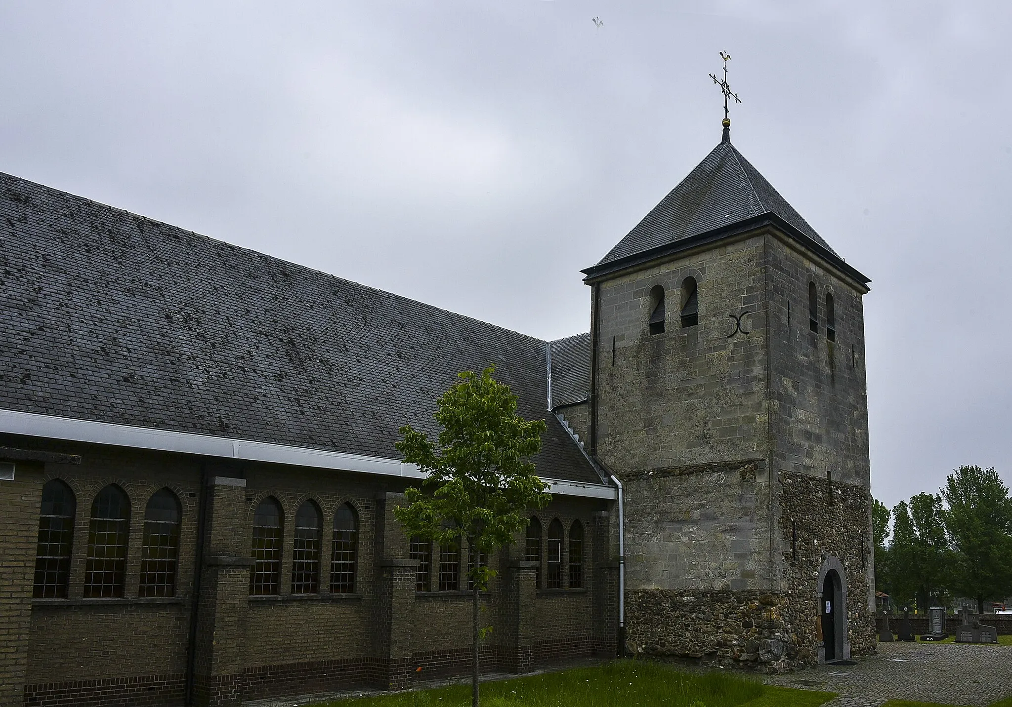 Photo showing: Sint-Hubertuskerk (Neerglabbeek) 22-05-2023 12-53-48