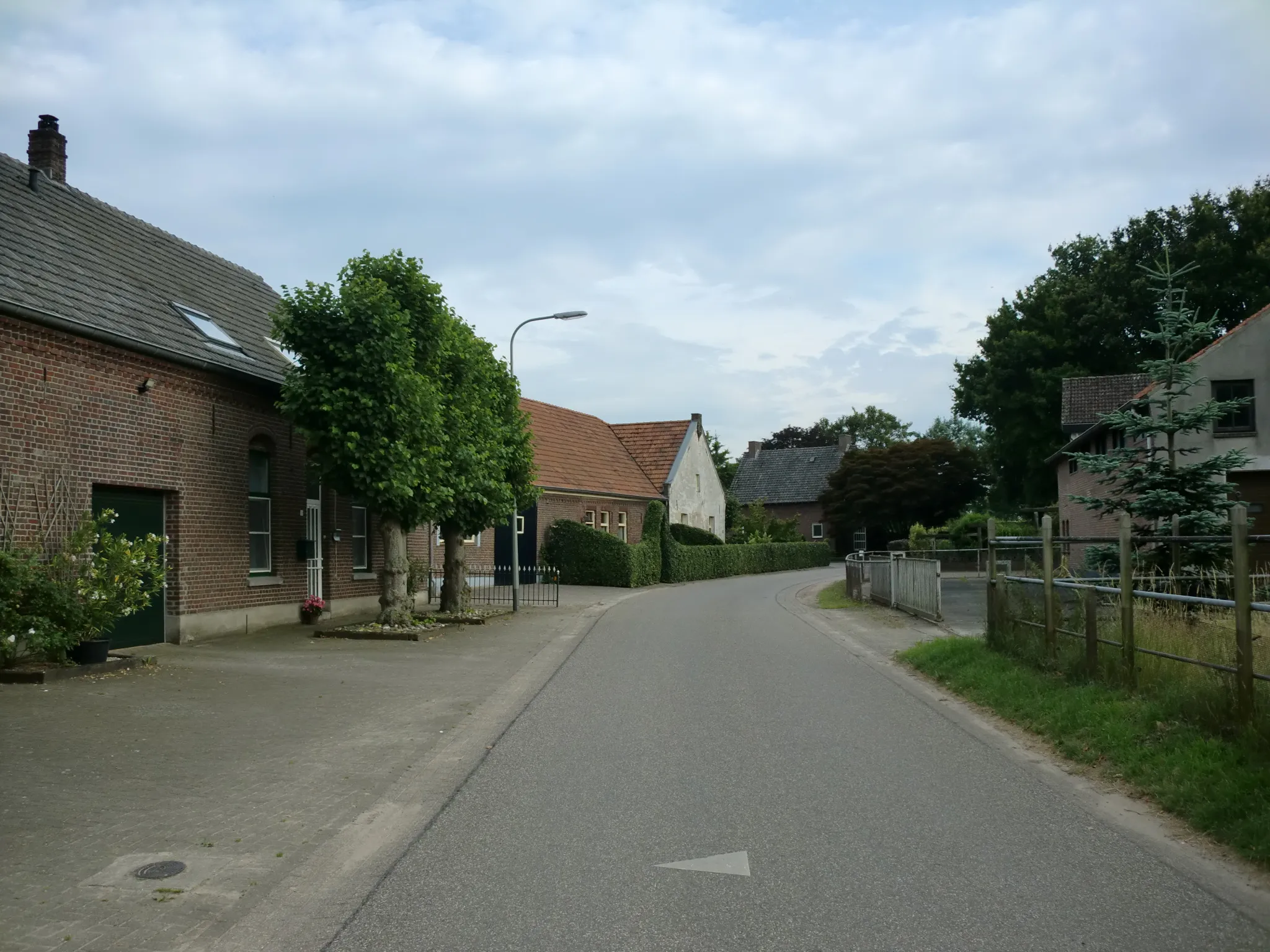 Photo showing: Hoofdweg Megelsum