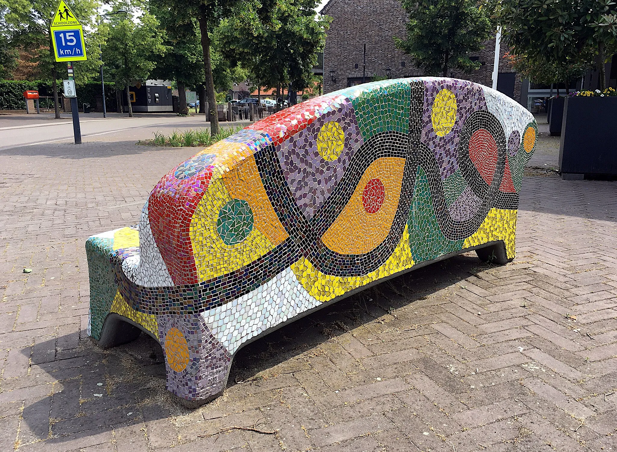 Photo showing: Social sofa rearside at  OL.Vrouwestraat in Handel Gemert NL