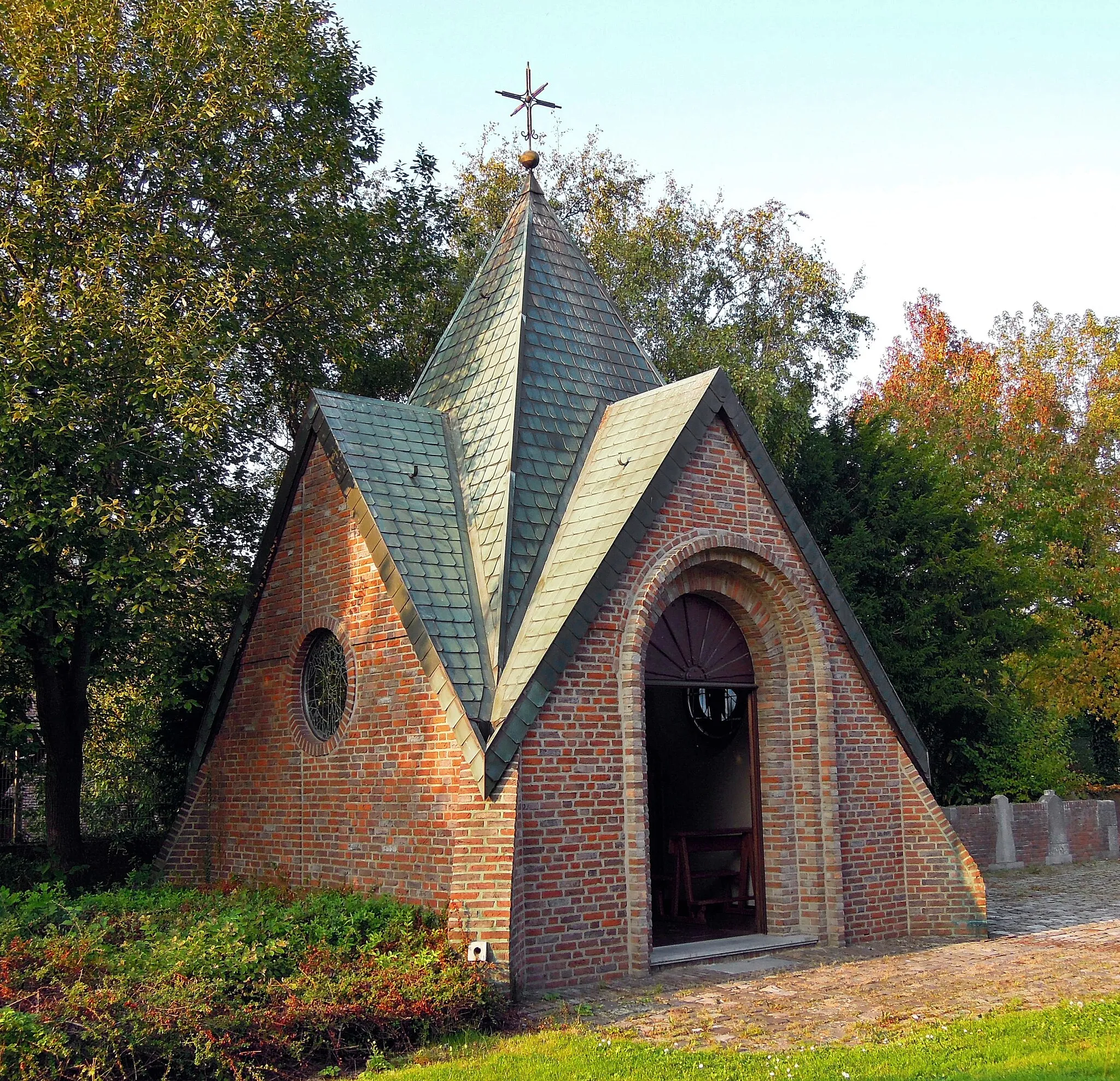 Photo showing: Kapelle nahe der Kirche in Setterich