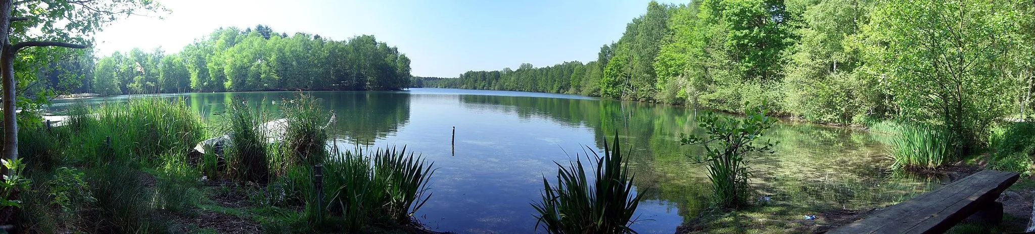 Photo showing: Panoramaaufnahme (nicht ganz 180 Grad) des Venekotensees. Standort: Am Ufer am nordöstlichsten Zipfel des Sees, Blick Richtung SW-W.