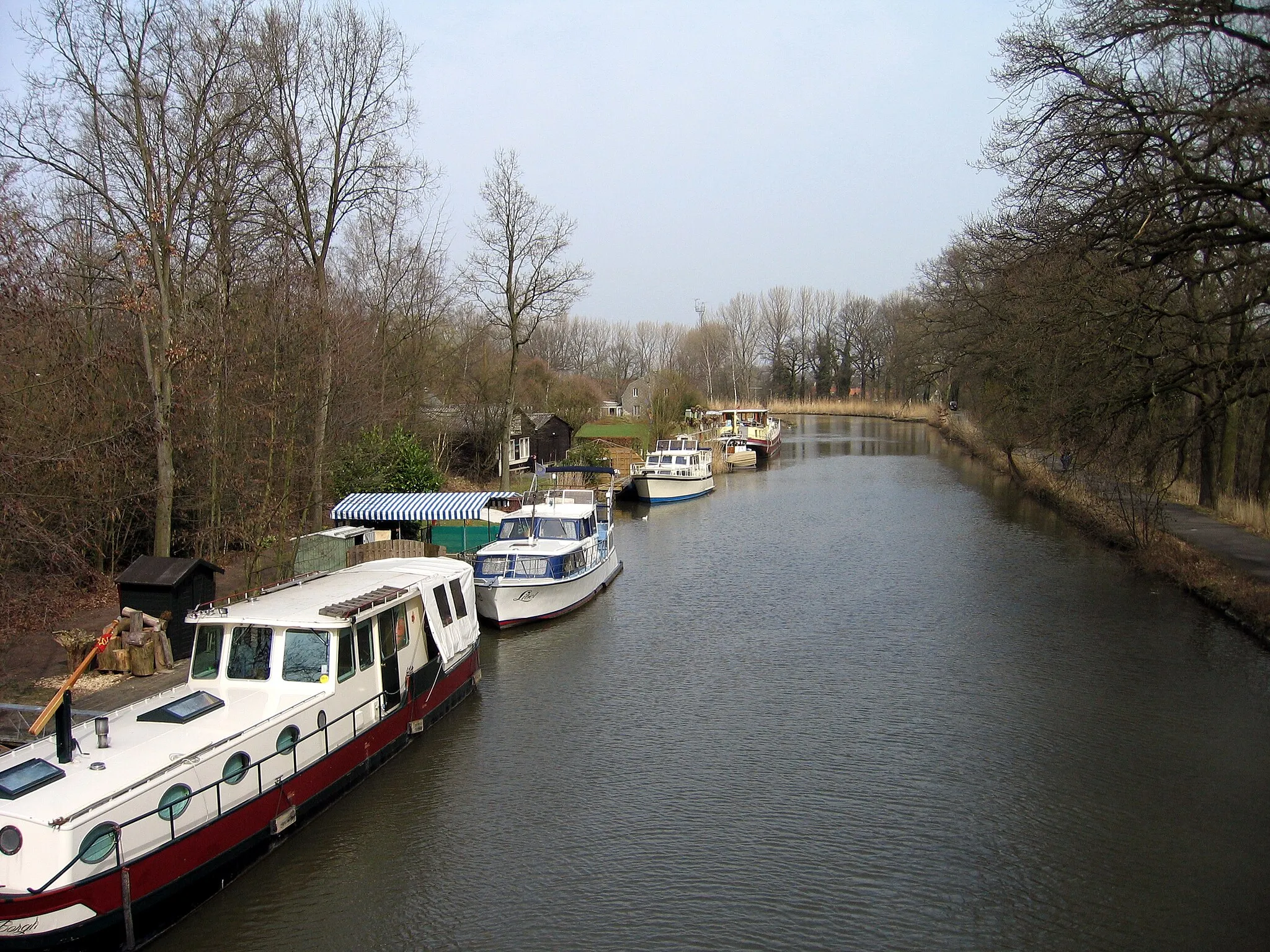 Photo showing: "Het eilandje", gekend gebied omgeven door water van de Zuid-Willemsvaart.