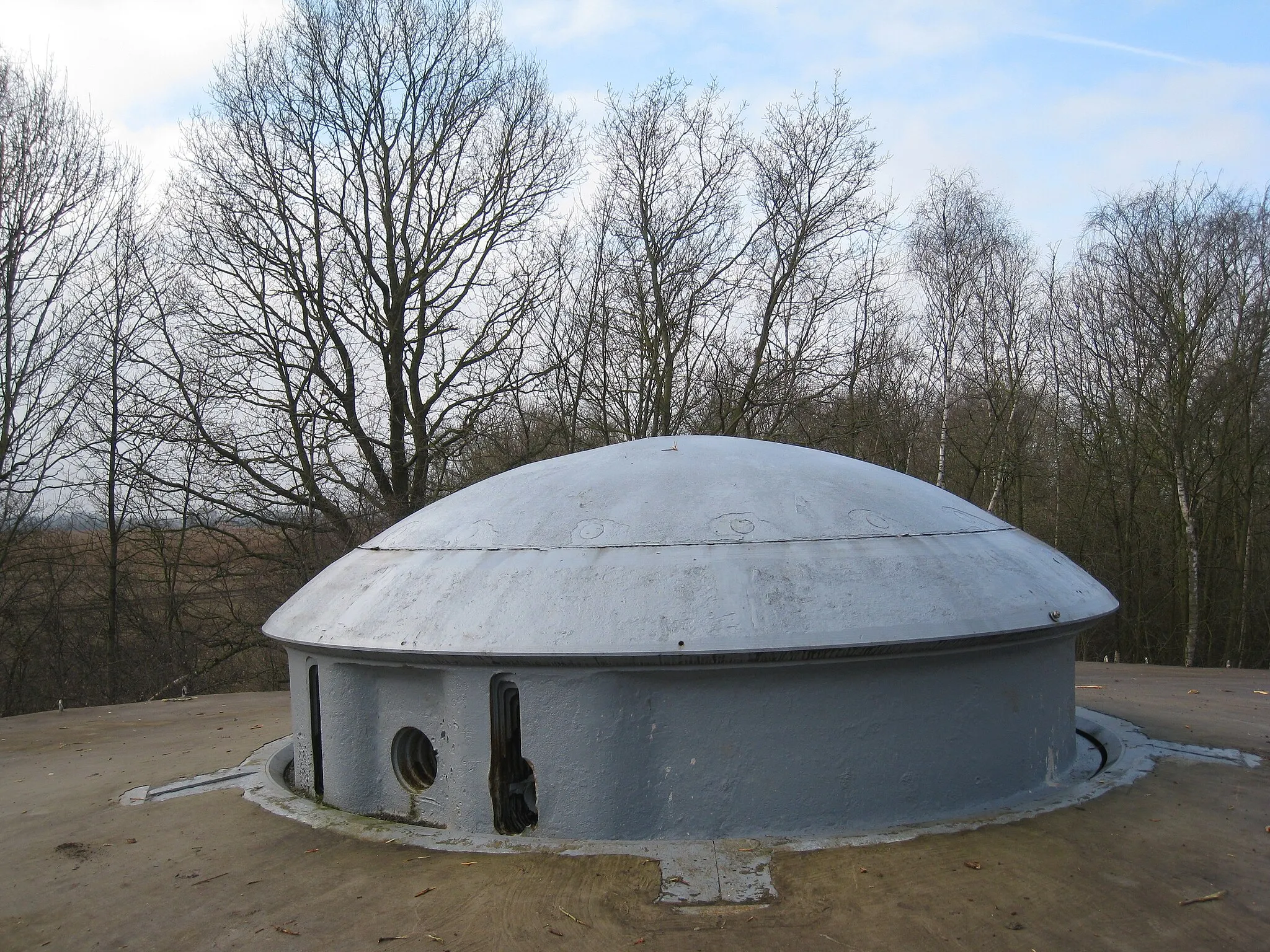 Photo showing: The Belgian fortress Eben-Emael.  Retractable armored turret with two 75mm rapid-fire guns with 8km ranges.