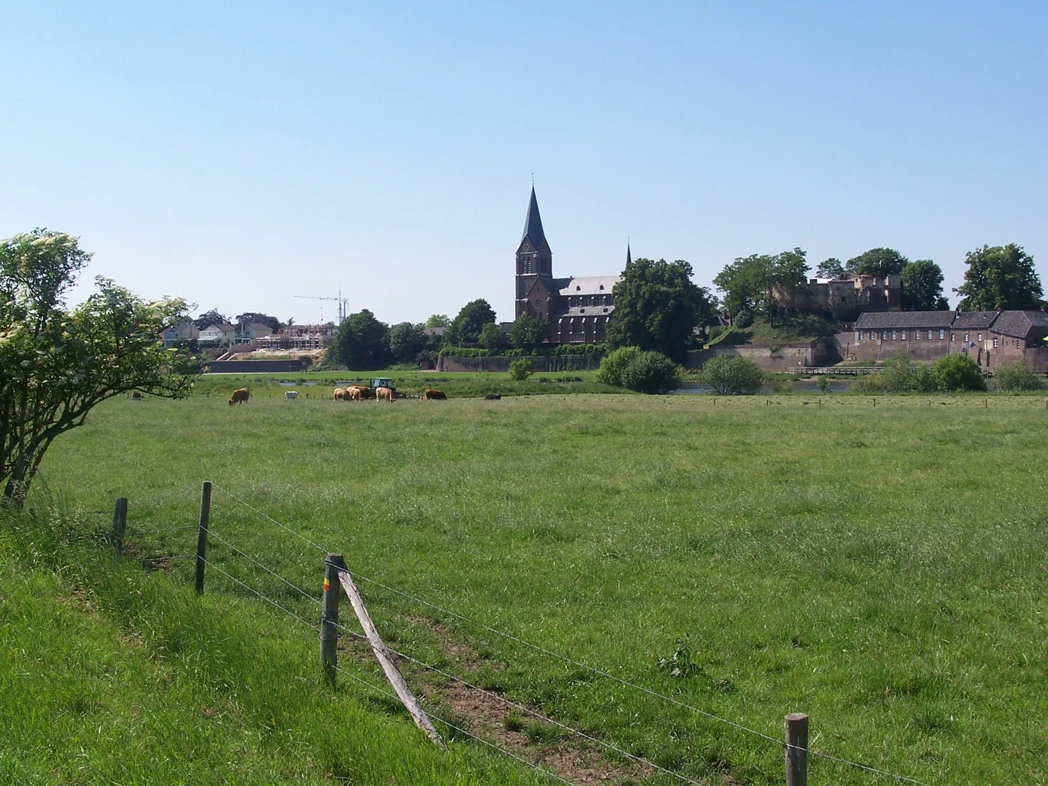 Photo showing: Wandelroute naast de Maas met zicht op Kessel (Limburg)