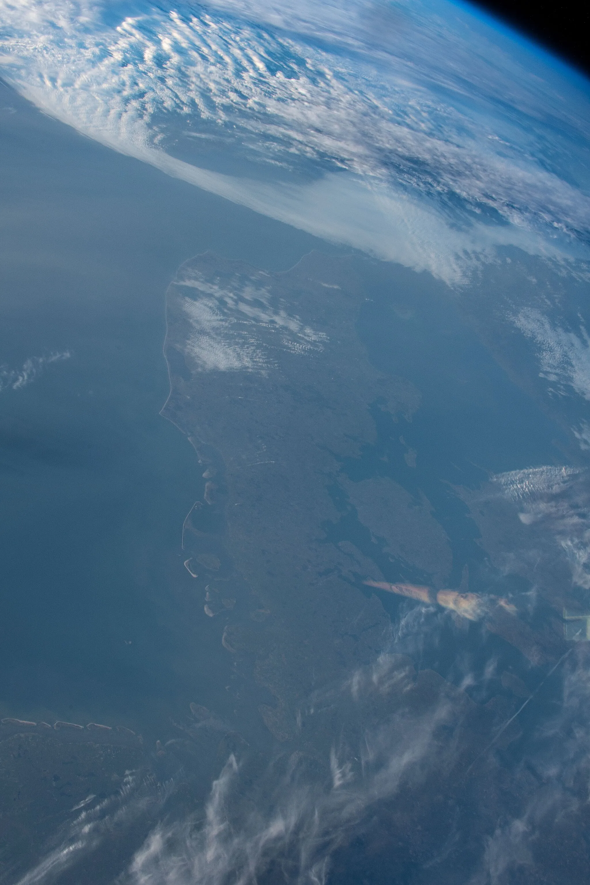 Photo showing: View of Earth taken during ISS Expedition 64.