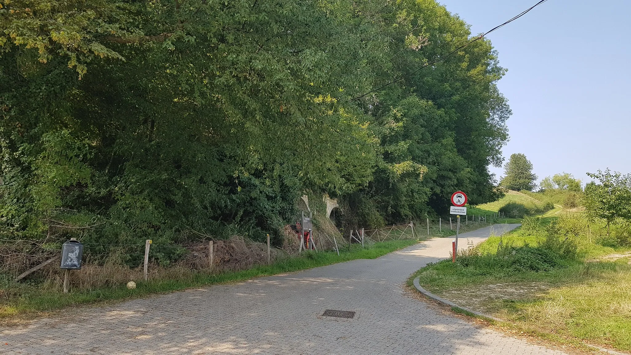 Photo showing: Kalkovens Daelsweg tegenover boerderij, Ubachsberg, Limburg, Nederland