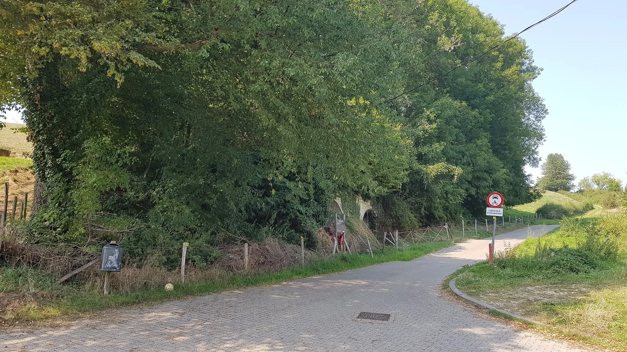 Photo showing: Kalkovens Daelsweg tegenover boerderij, Ubachsberg, Limburg, Nederland