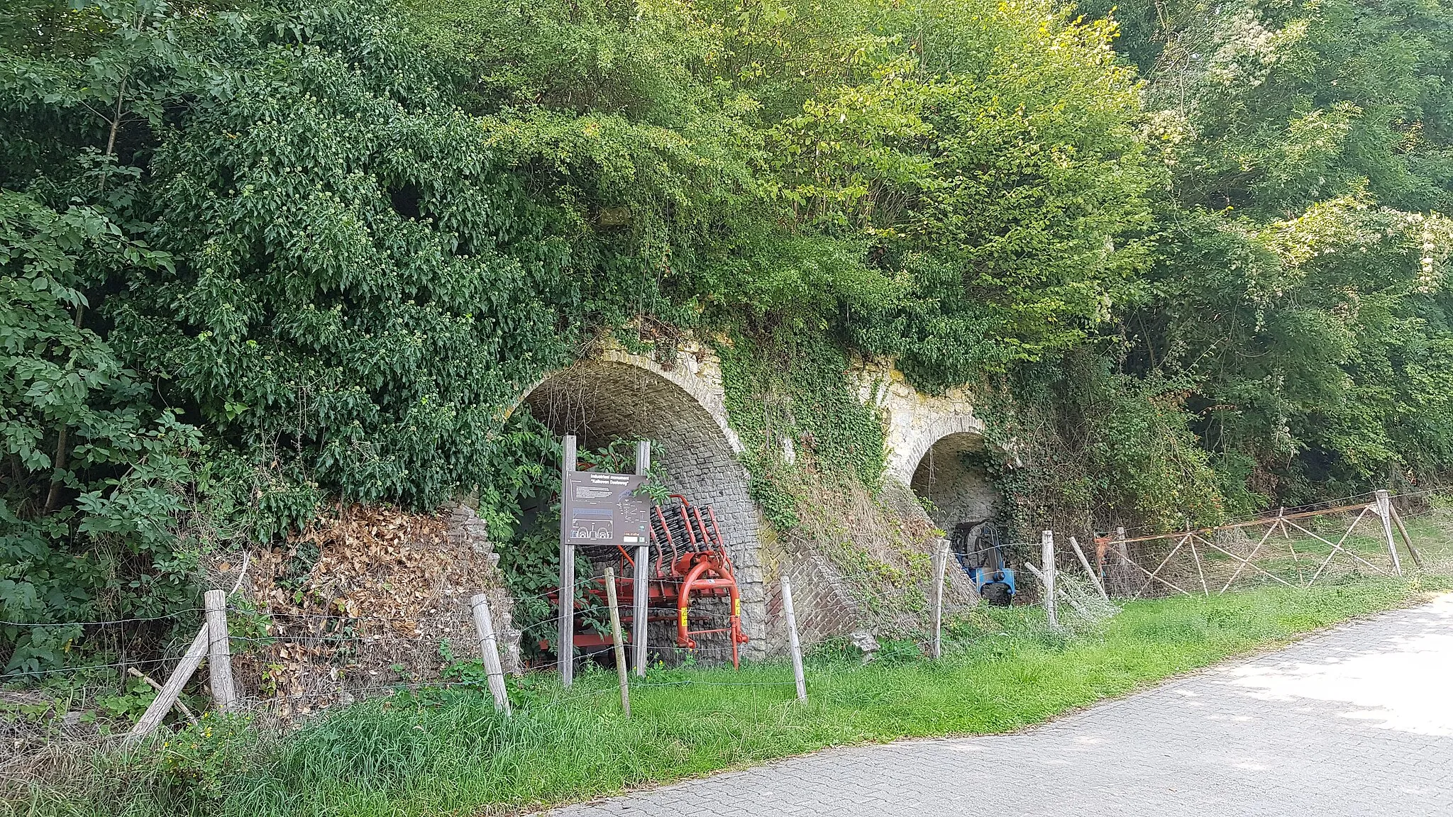 Photo showing: Kalkovens Daelsweg tegenover boerderij, Ubachsberg, Limburg, Nederland