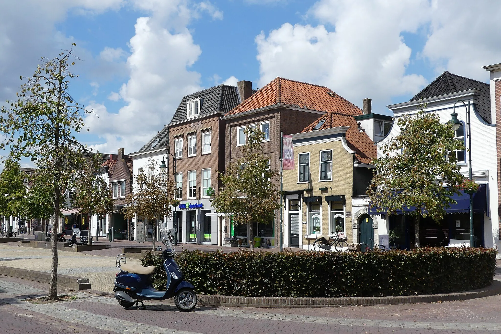 Photo showing: Zicht op een deel van de straat de Noordhaven in het centrum van Zevenbergen