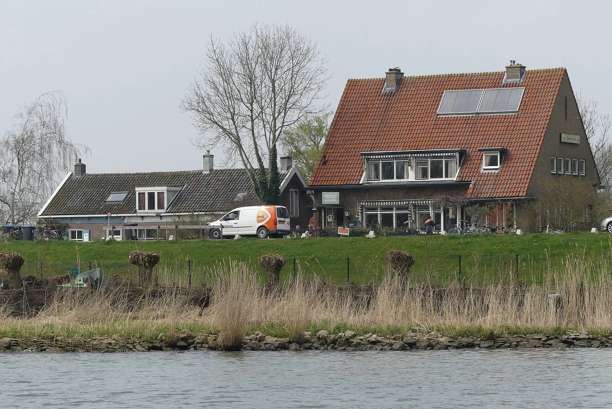 Photo showing: Zicht op deel van de Herberg De Kop van 't Land, Zeedijk 32, 3329 LC Dordrecht. Nabij de aanlegplaats van de veerdienst De Biesbosch