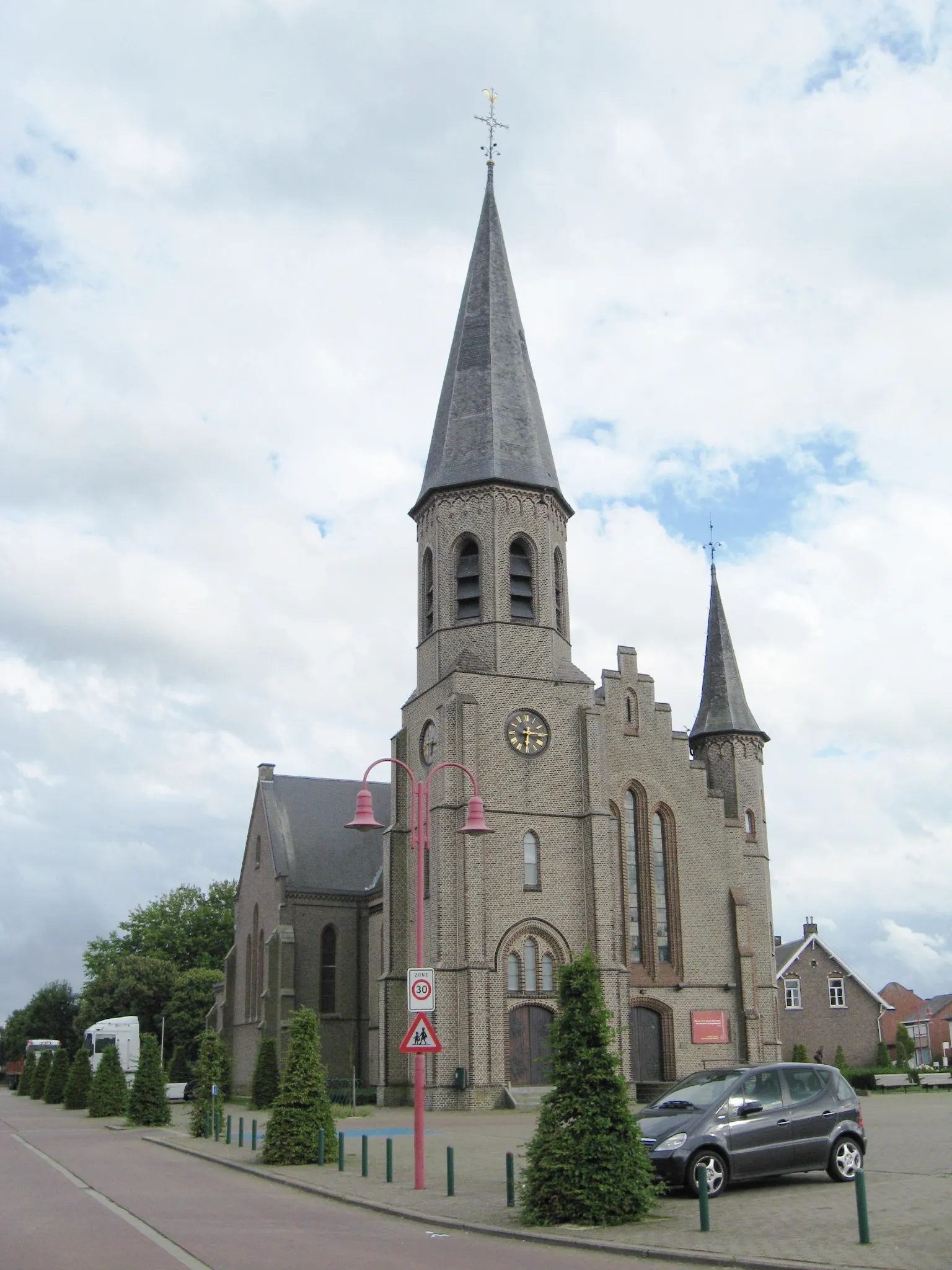 Photo showing: Church of Saint Benedict in Bocholt (Lozen), Limburg, Belgium