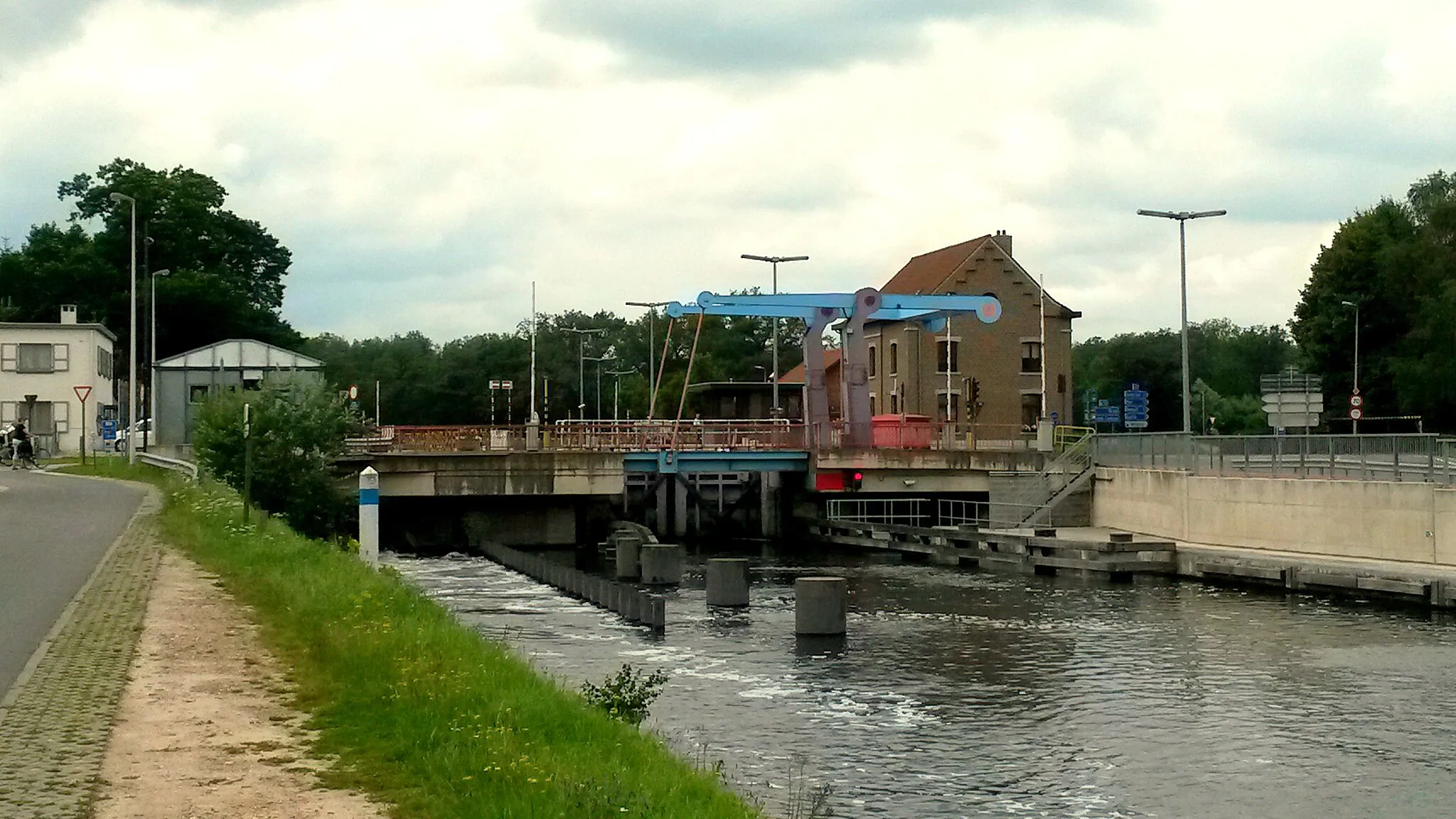 Photo showing: 2014-07-25: Sluis (canal lock) Lozen.