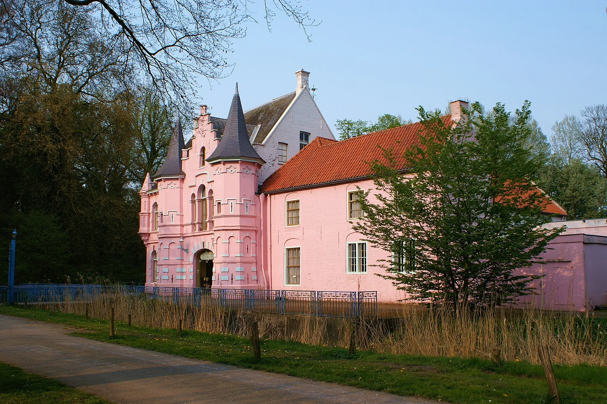 Photo showing: Het poortgebouw van het verdwenen huis te Drunen of kasteel d'Oultremont te Nieuwkuijk.