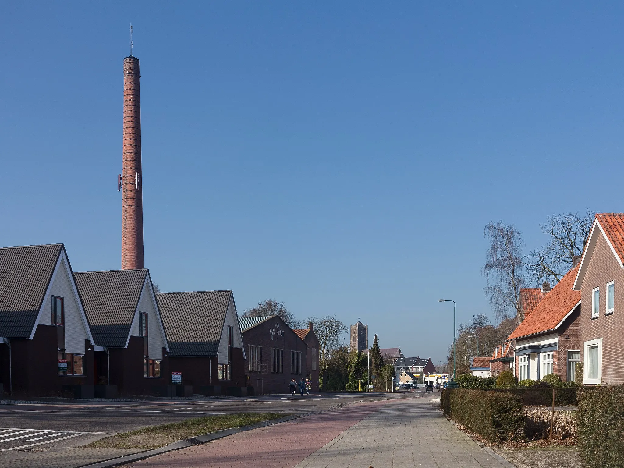 Photo showing: Mill, stone chimney from former Van Hout factory