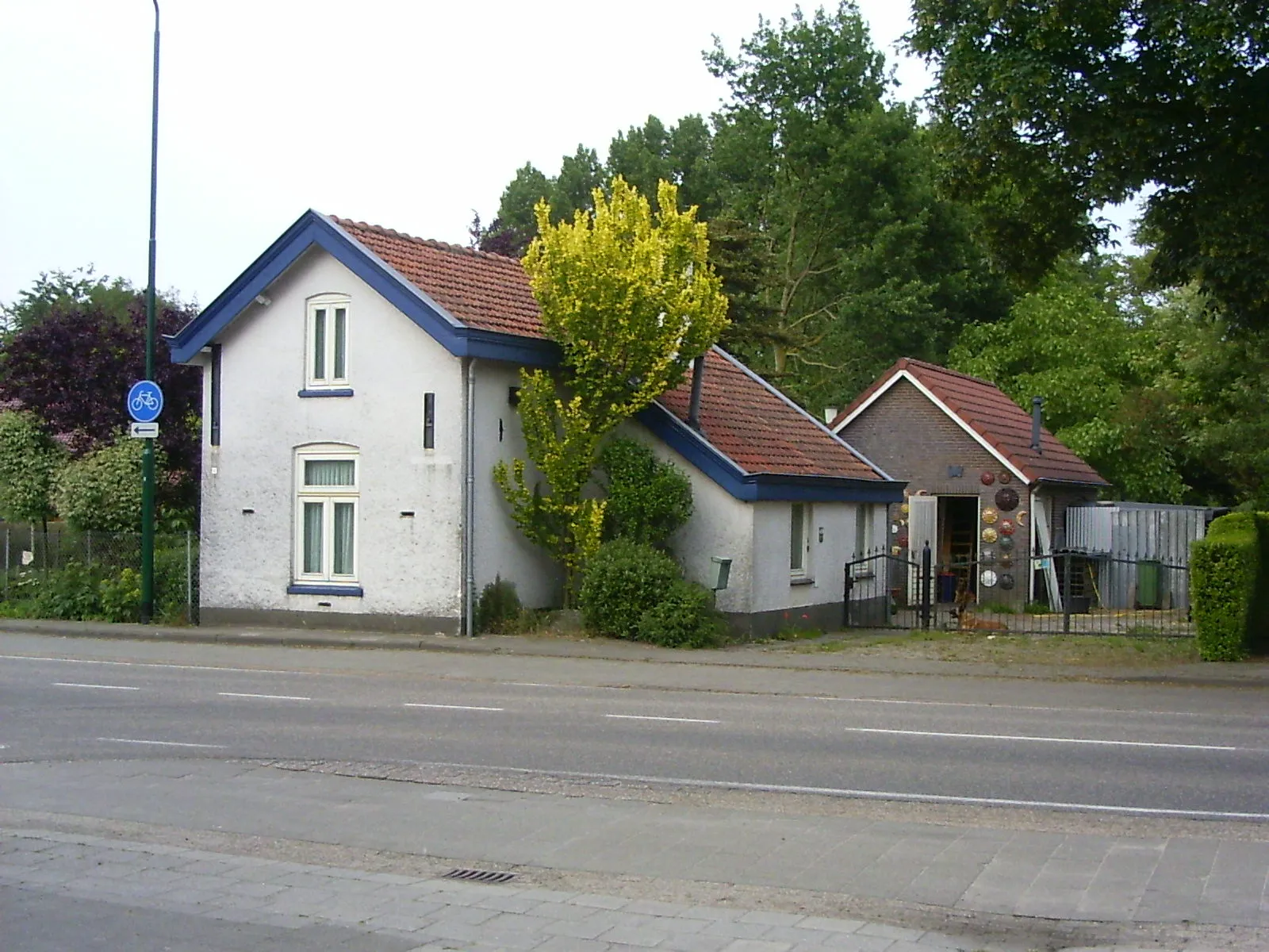 Photo showing: Railroad house, Schoolstraat Mill. This is house 35 on the German line.