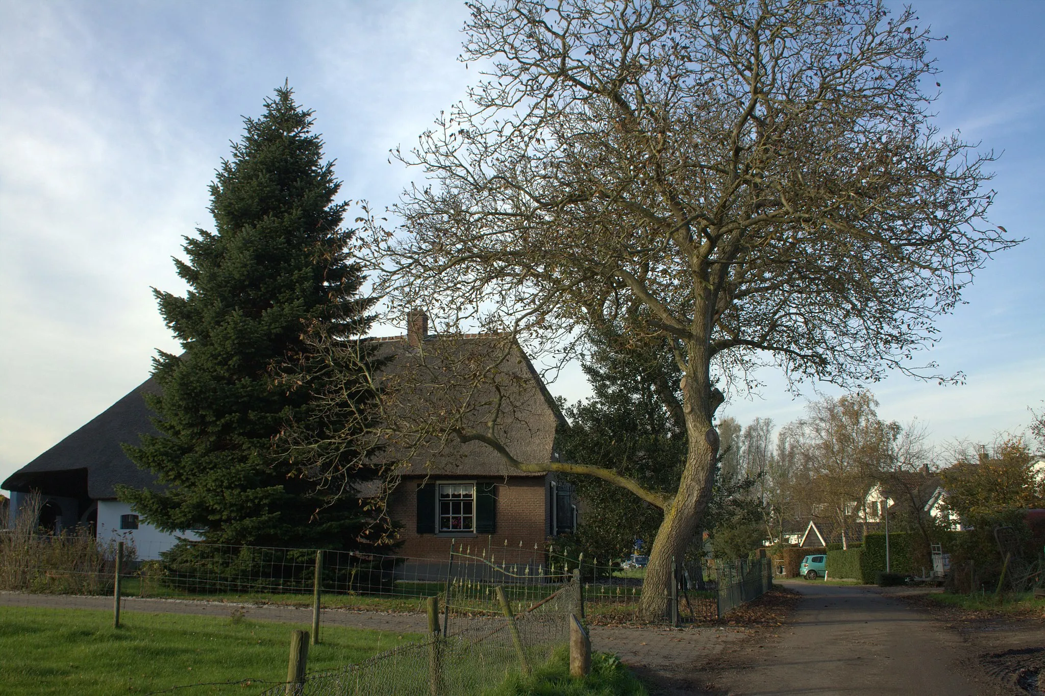 Photo showing: Enspijk dorpsgezicht op een mooie dag in November.