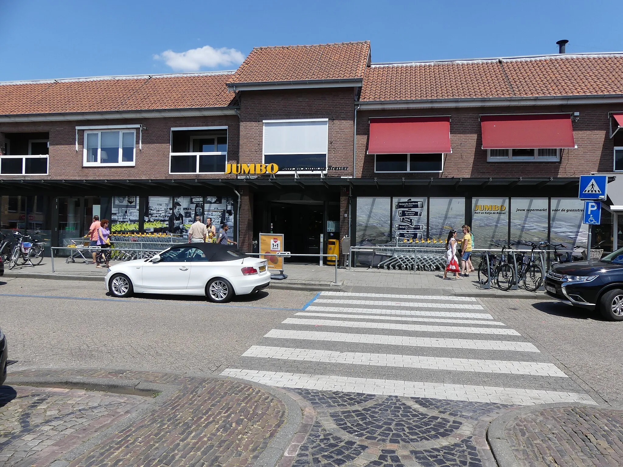 Photo showing: Zicht op een deel van de supermarkt Jumbo, Sint Annaplein 15, 5111 CA Baarle-Nassau