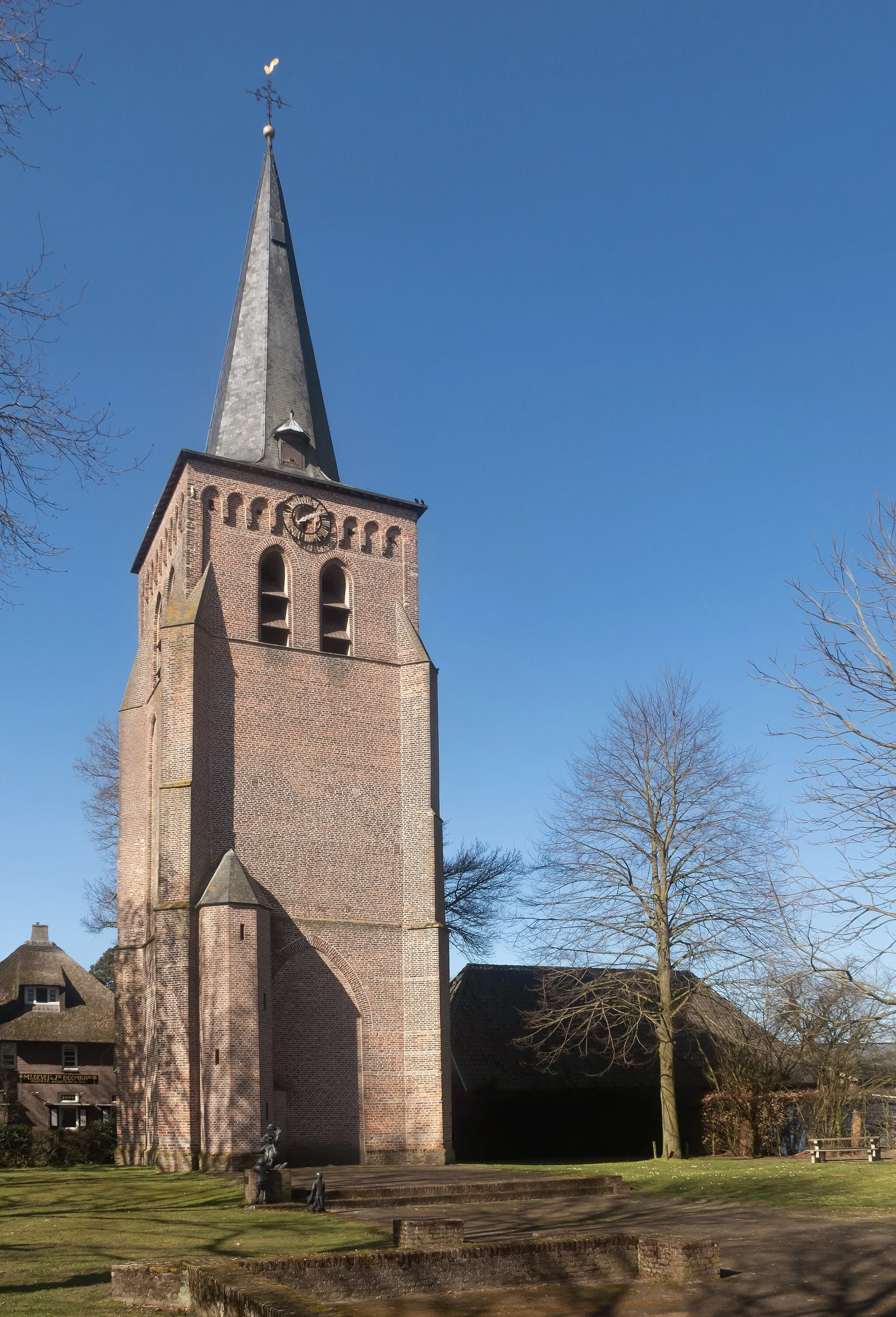 Photo showing: Haaren, tower (remains of church Sint Lambertuskerk)
