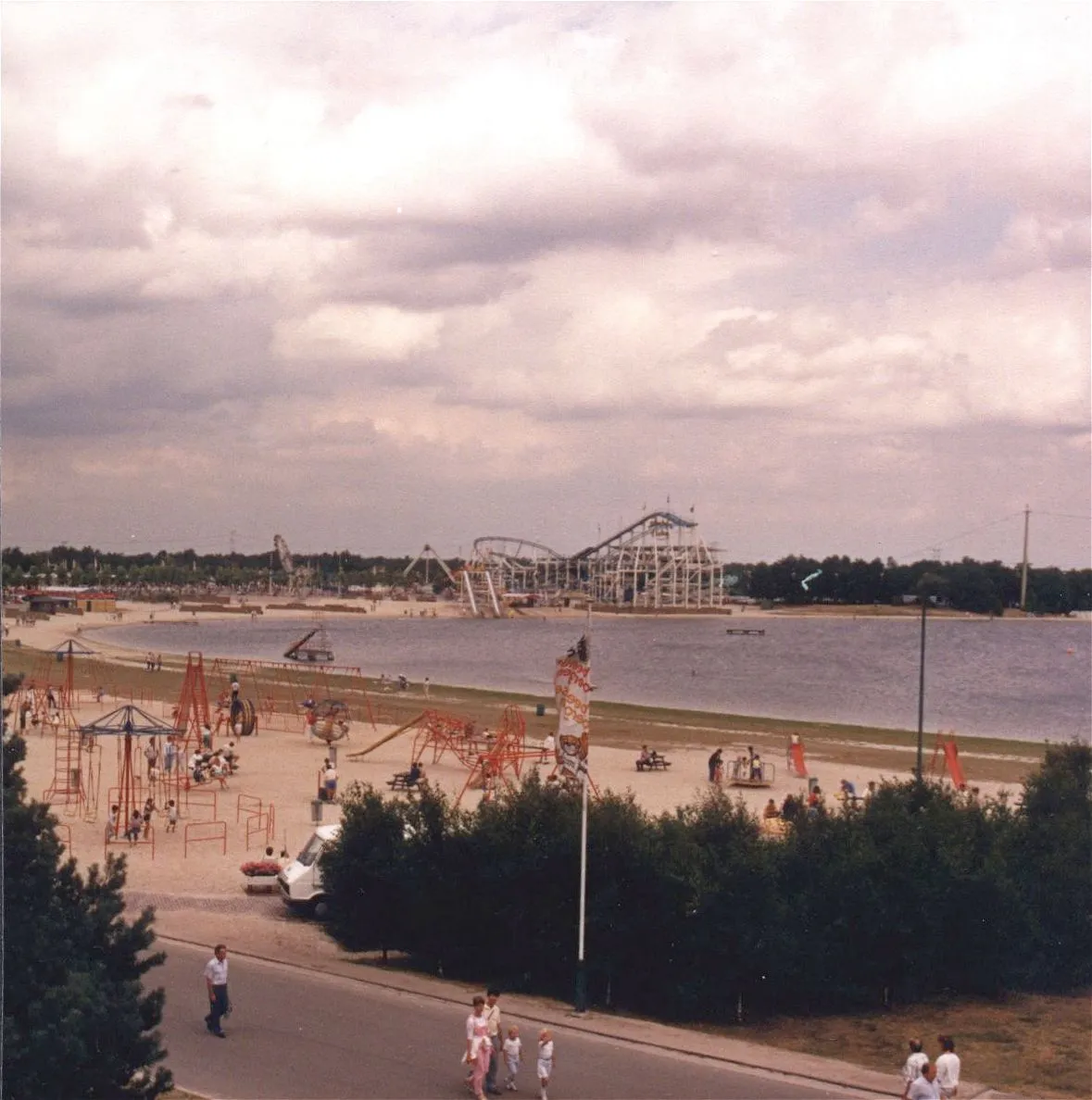 Photo showing: Rollercoaster @ De Beekse Bergen (1986)