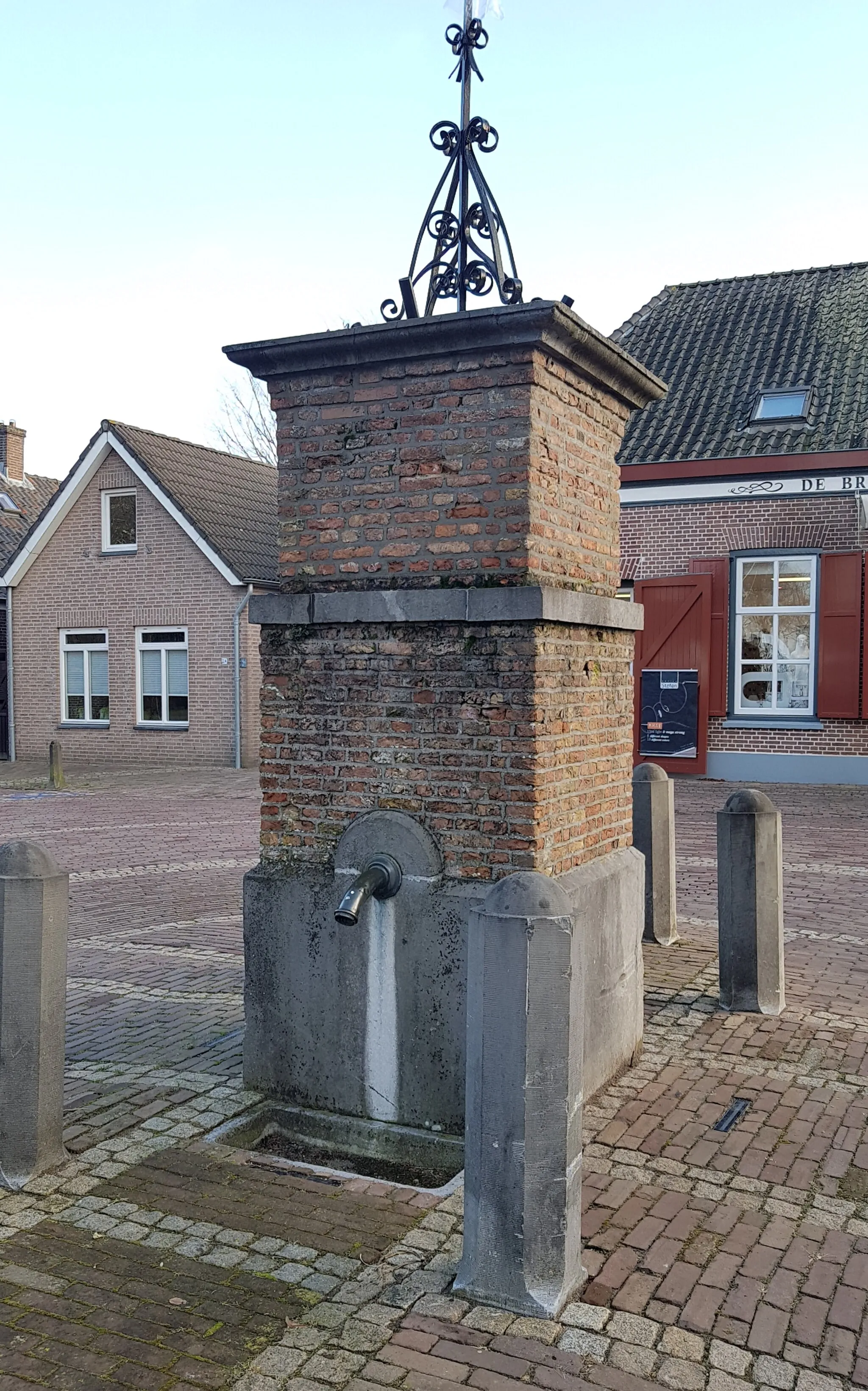 Photo showing: Waterpomp op de hoek Kerkstraat/Dorpstraat/Kloosterstraat in Geffen