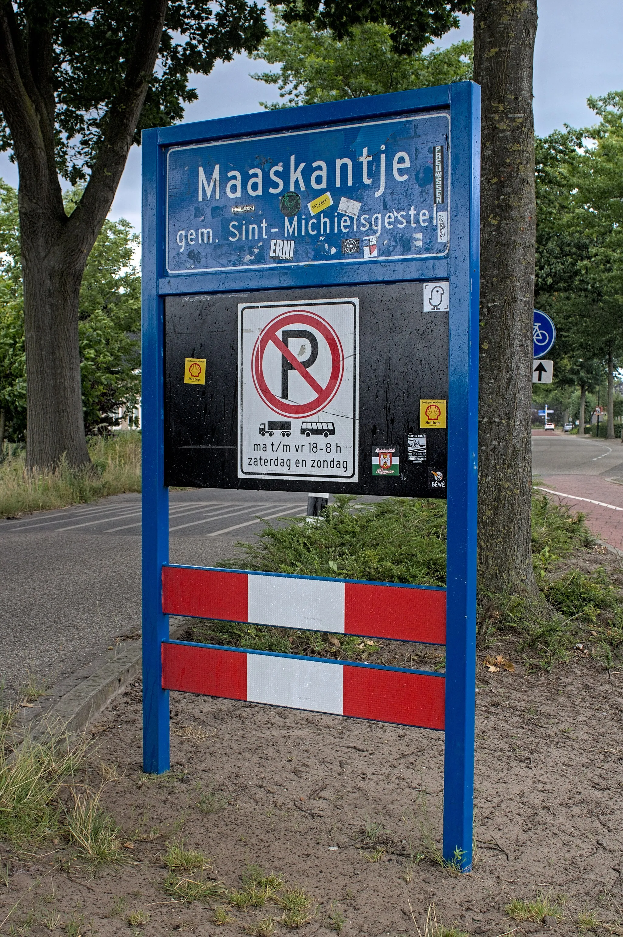 Photo showing: Maaskantje - Town sign
