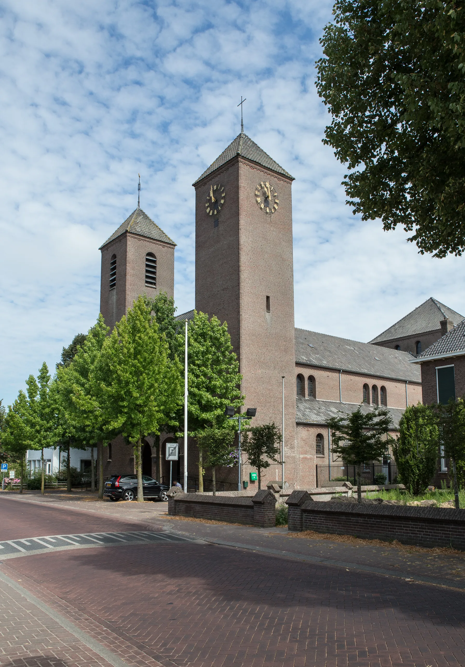 Photo showing: Zicht op een deel van de Heilige Sint-Bernarduskerk, Dorpsstraat 44, 5113 TE Ulicoten.  (https://www.bhic.nl/ontdekken/verhalen/de-bernarduskerk-in-ulicoten)