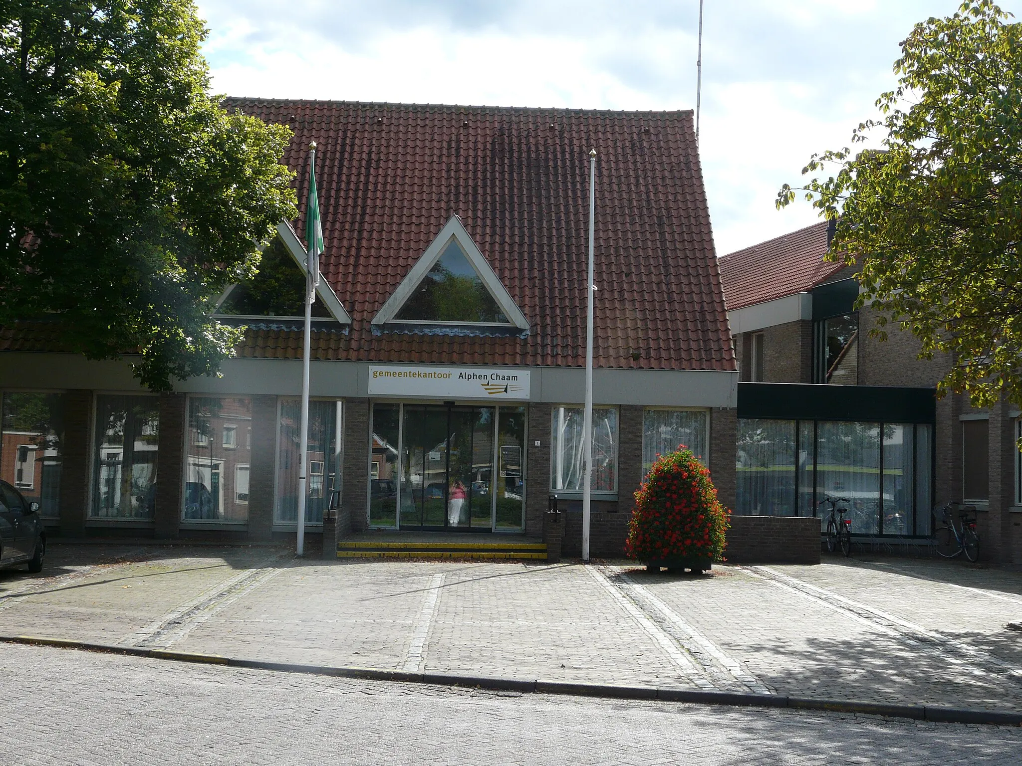 Photo showing: Gemeentekantoor van Alphen (Noord-Brabant)