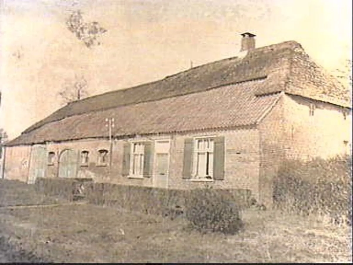 Photo showing: Zuidelijke en oostelijke zandgronden/ Boerderijen: zij- en kopgevel kleur (opmerking: Deze afbeelding hebben wij helaas alleen in deze lage resolutie.)