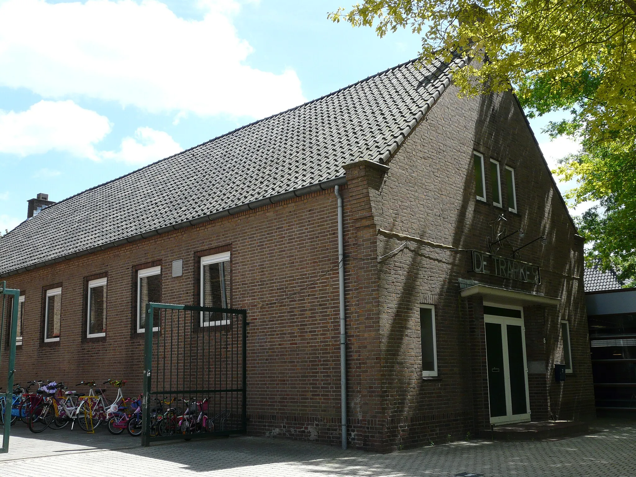 Photo showing: Voormalig gemeenschapshuisTrapkes in Sprundel. Is afgebroken in 2015.