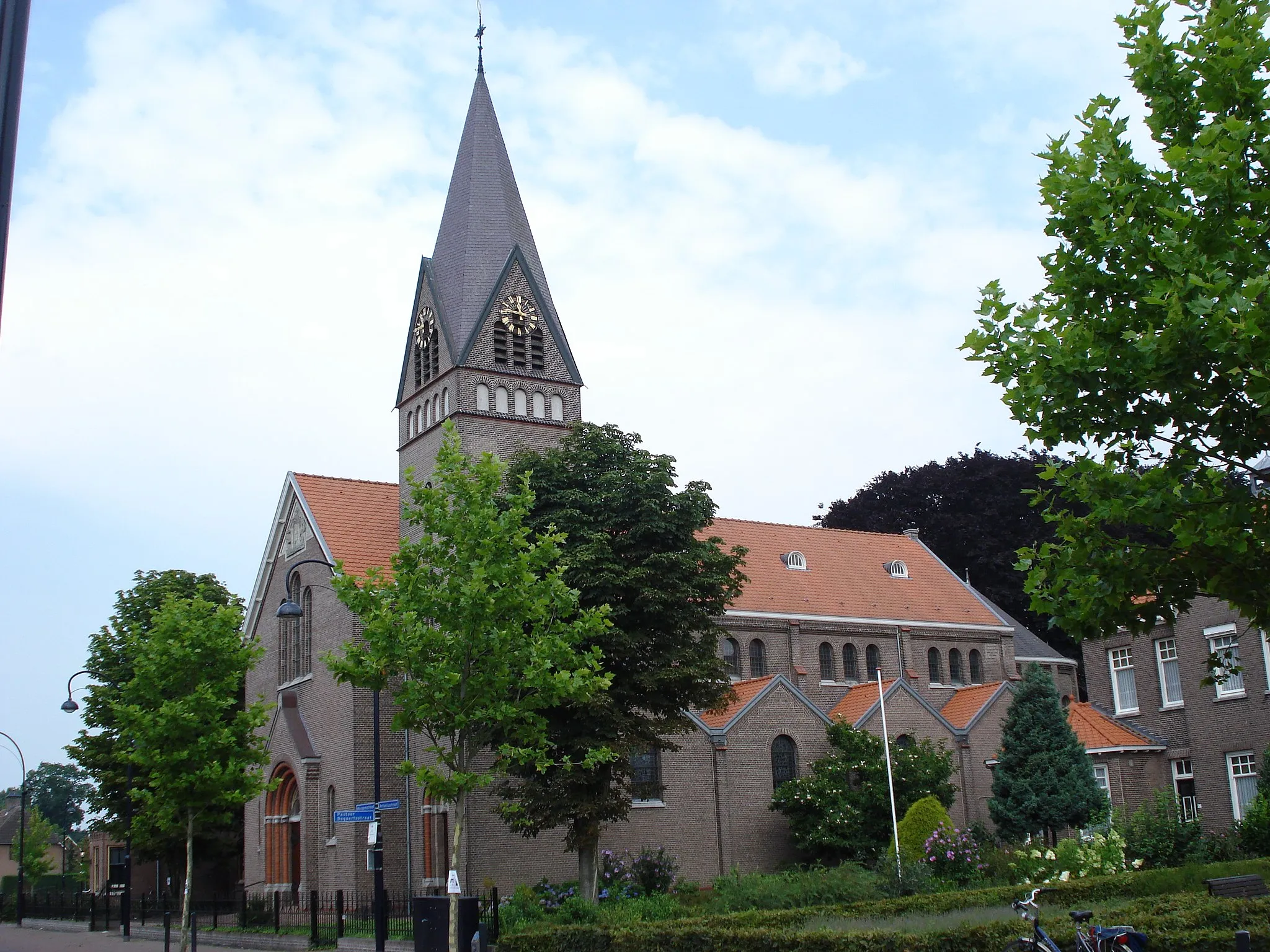 Photo showing: Keldonk, N-Br, NL) church, side view