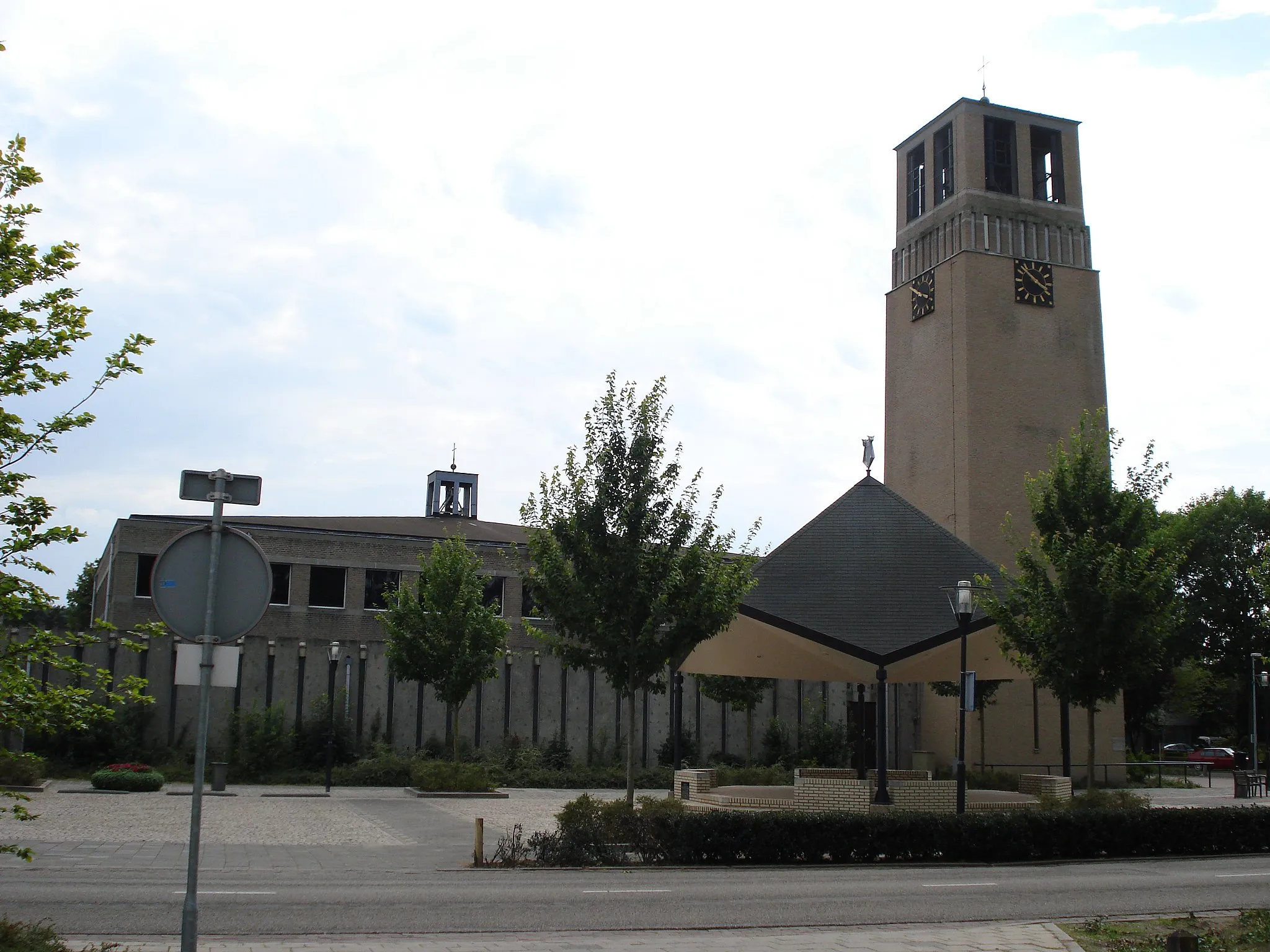 Photo showing: Odiliapeel, commune d'Uden, l'église de la découverte de la Croix, 1959,  Jan de Jong (architecte)