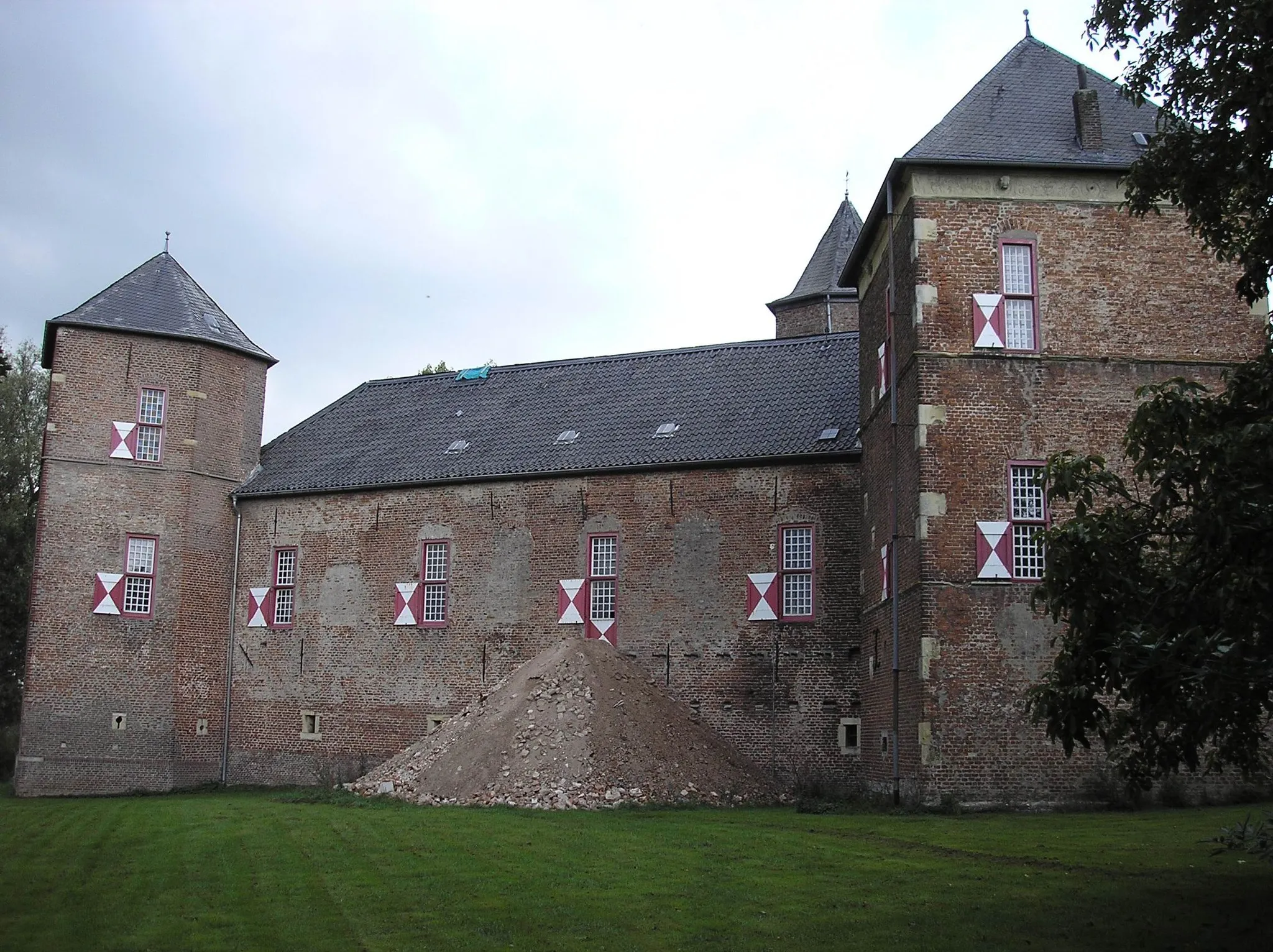 Photo showing: Burg Zelhem bei Mehr, Gemeinde Kranenburg, Aufnahme während des Umbaus