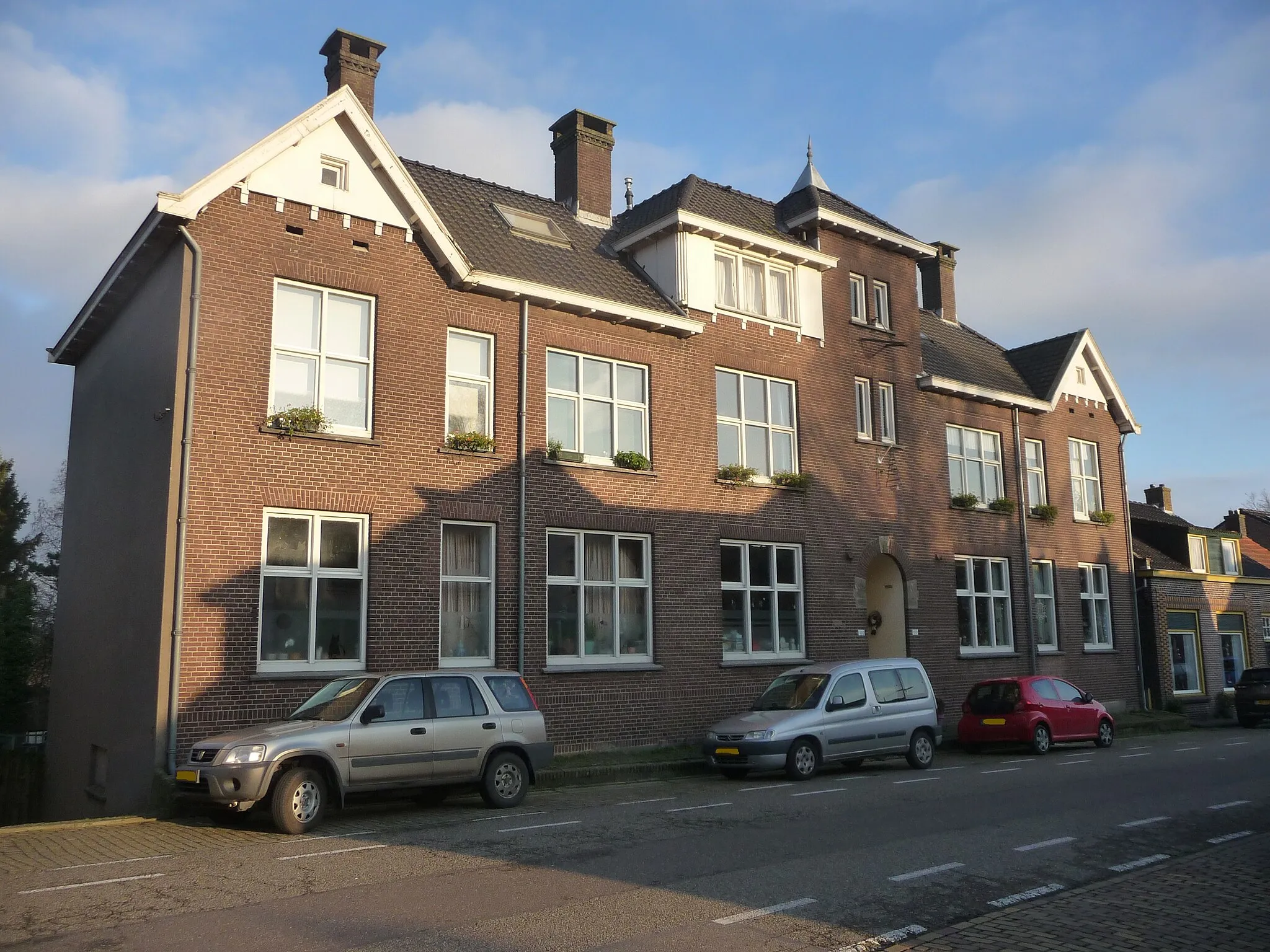 Photo showing: This is an image of a municipal monument in Moerdijk with number