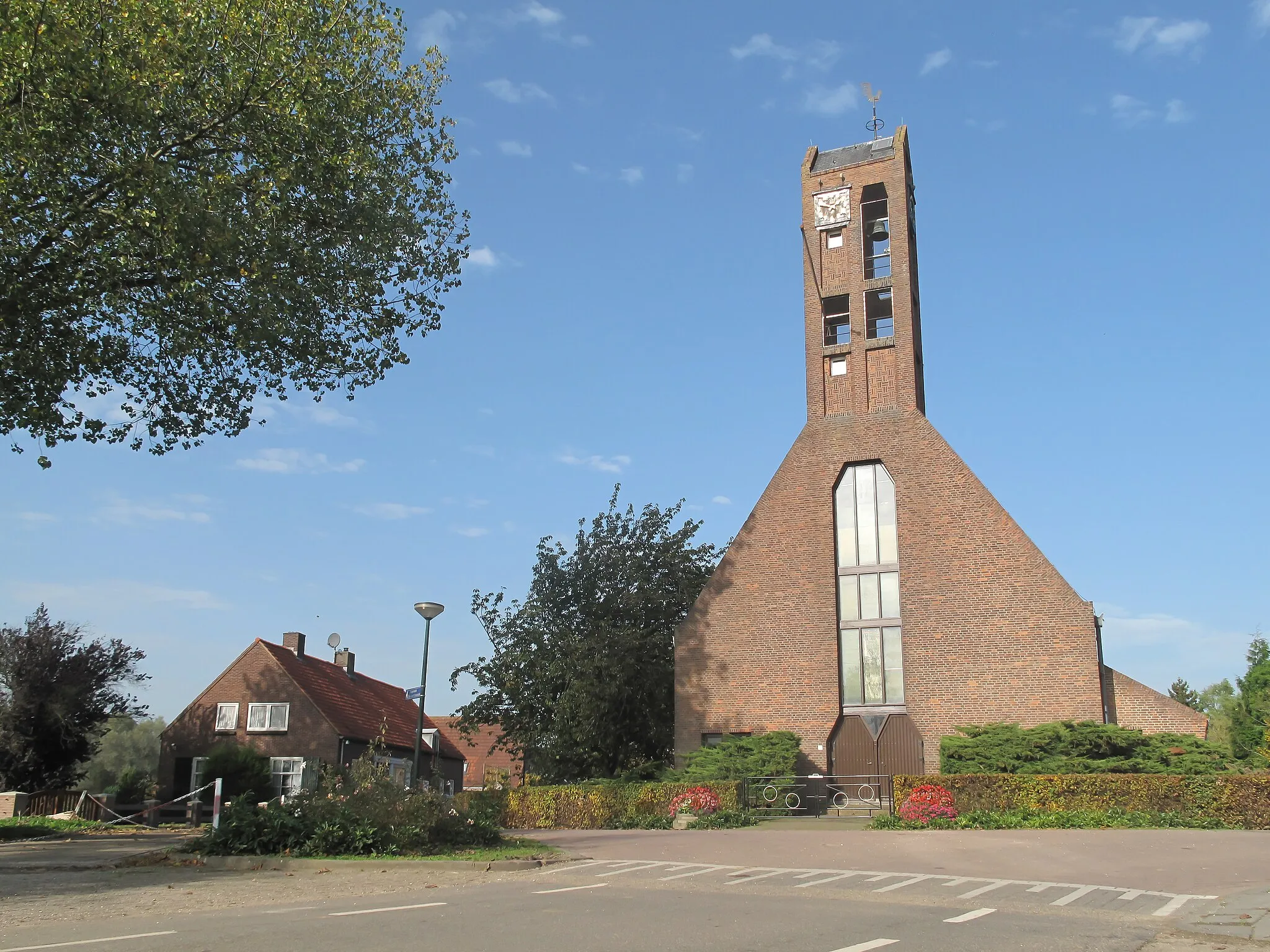 Photo showing: Drongelen, church