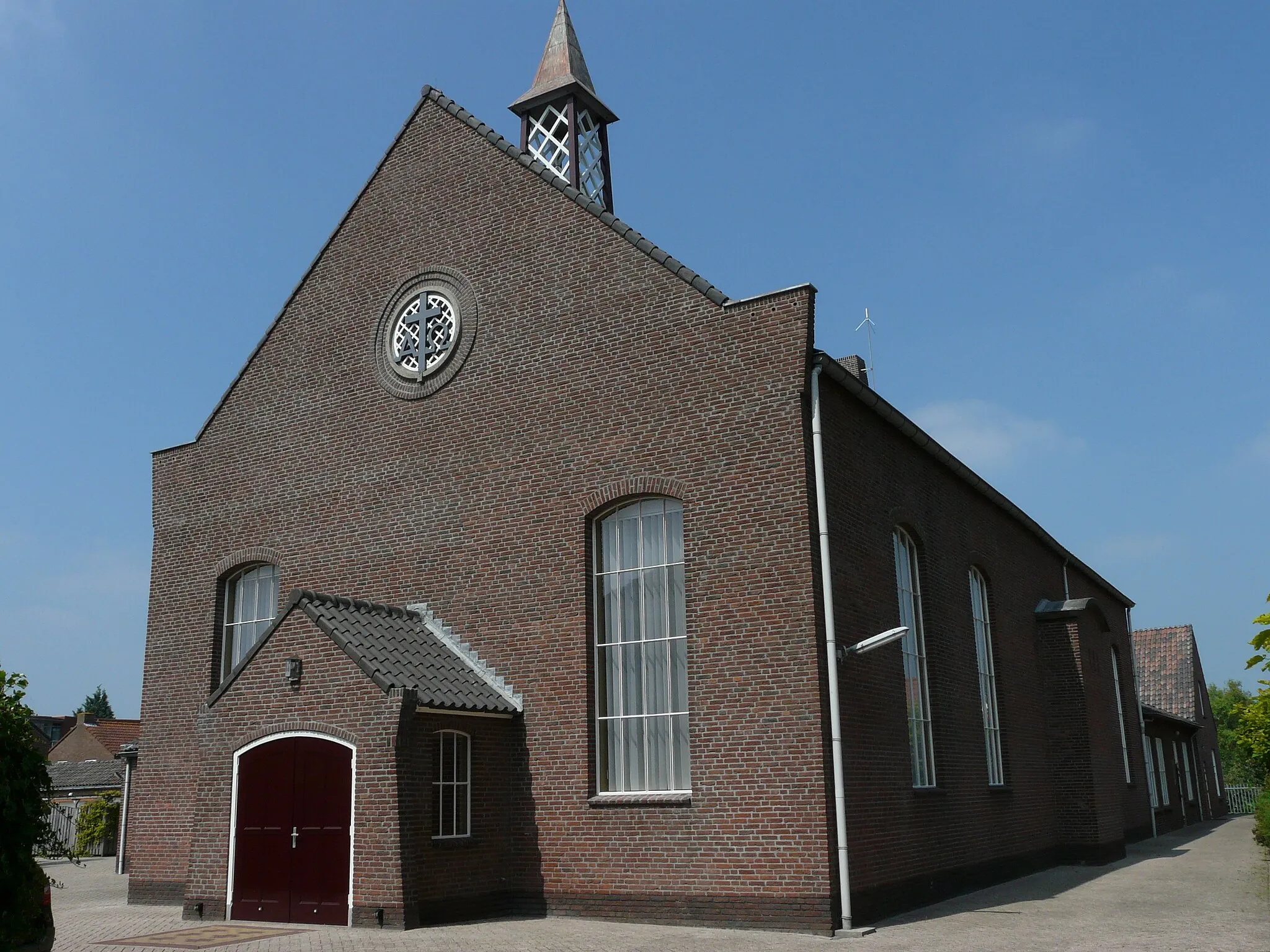 Photo showing: Zicht op een deel van de Gereformeerde kerk Almkerk