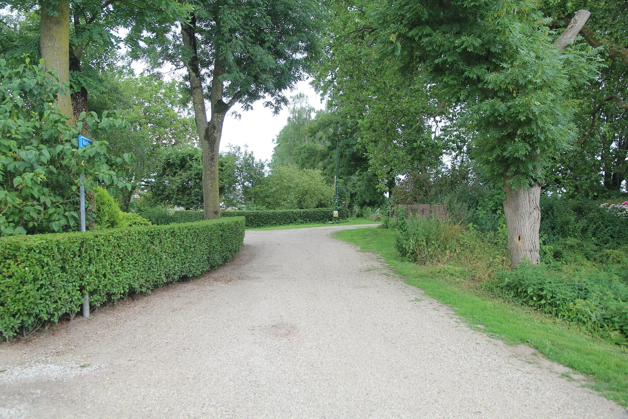 Photo showing: Kerkpad in oud-Kessel, nu onderdeel van Maren-Kessel (Noord-Brabant). Gezien in oostelijke richting vanaf de Velmerweg.