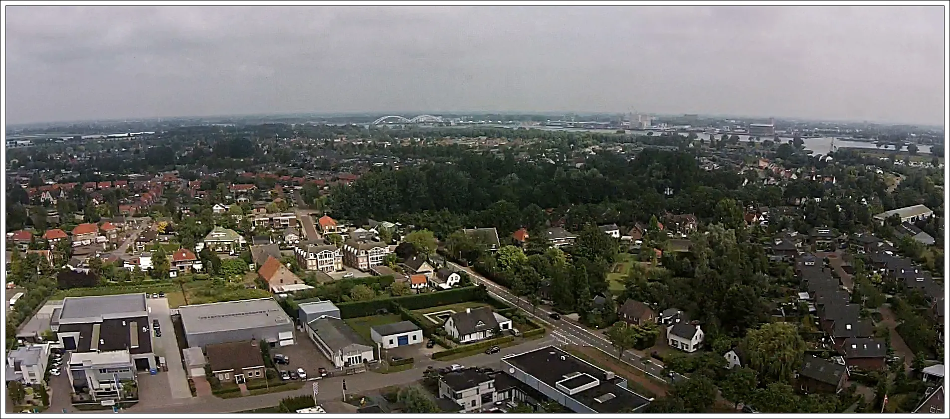 Photo showing: Arial view over the town of Sleeuwijk. The river Merwede can be seen in the background, as well as the Merwede Bridge.