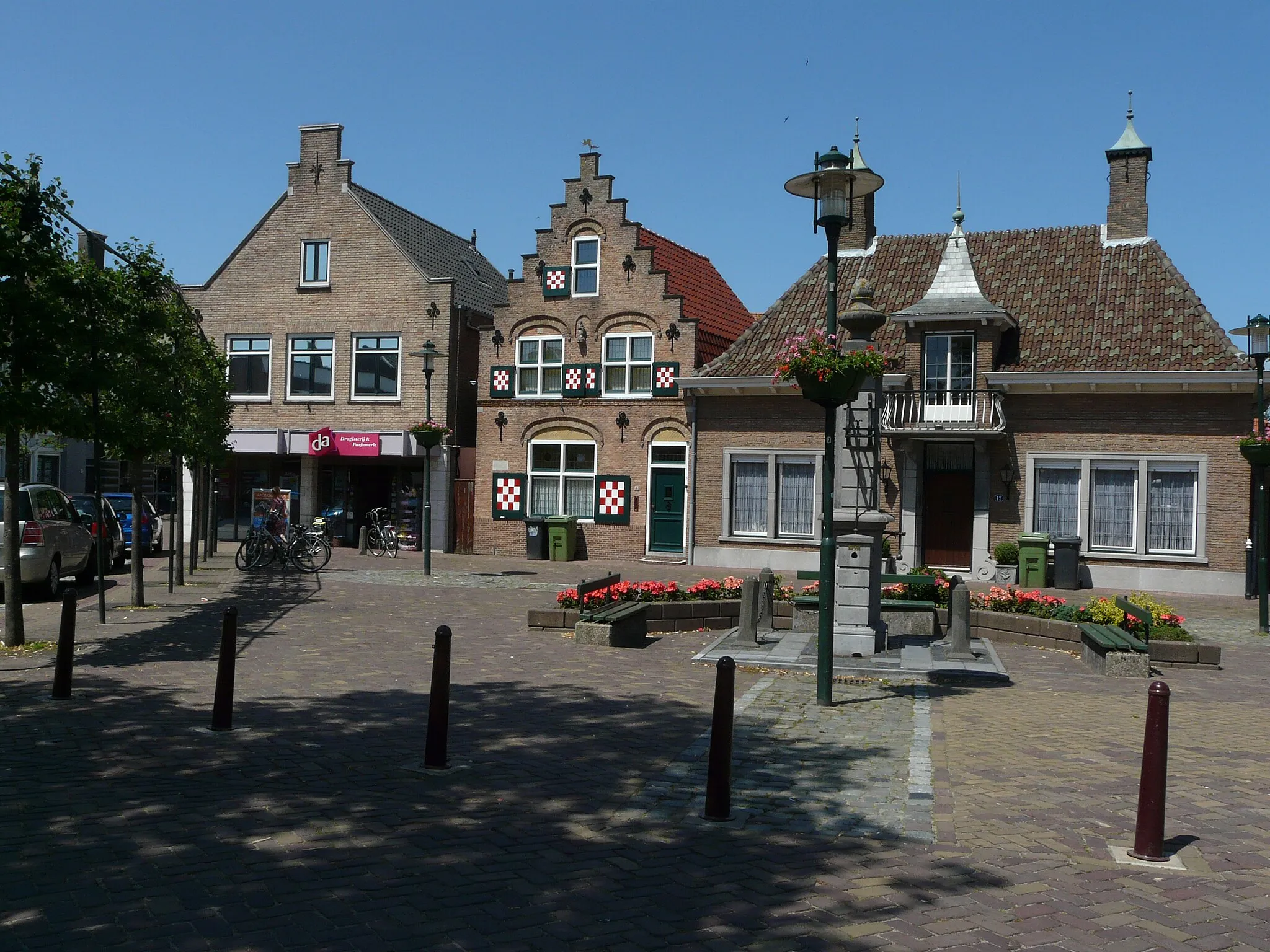 Photo showing: Zicht op woningen in een deel van de Dorpsstraat in Oud Gastel