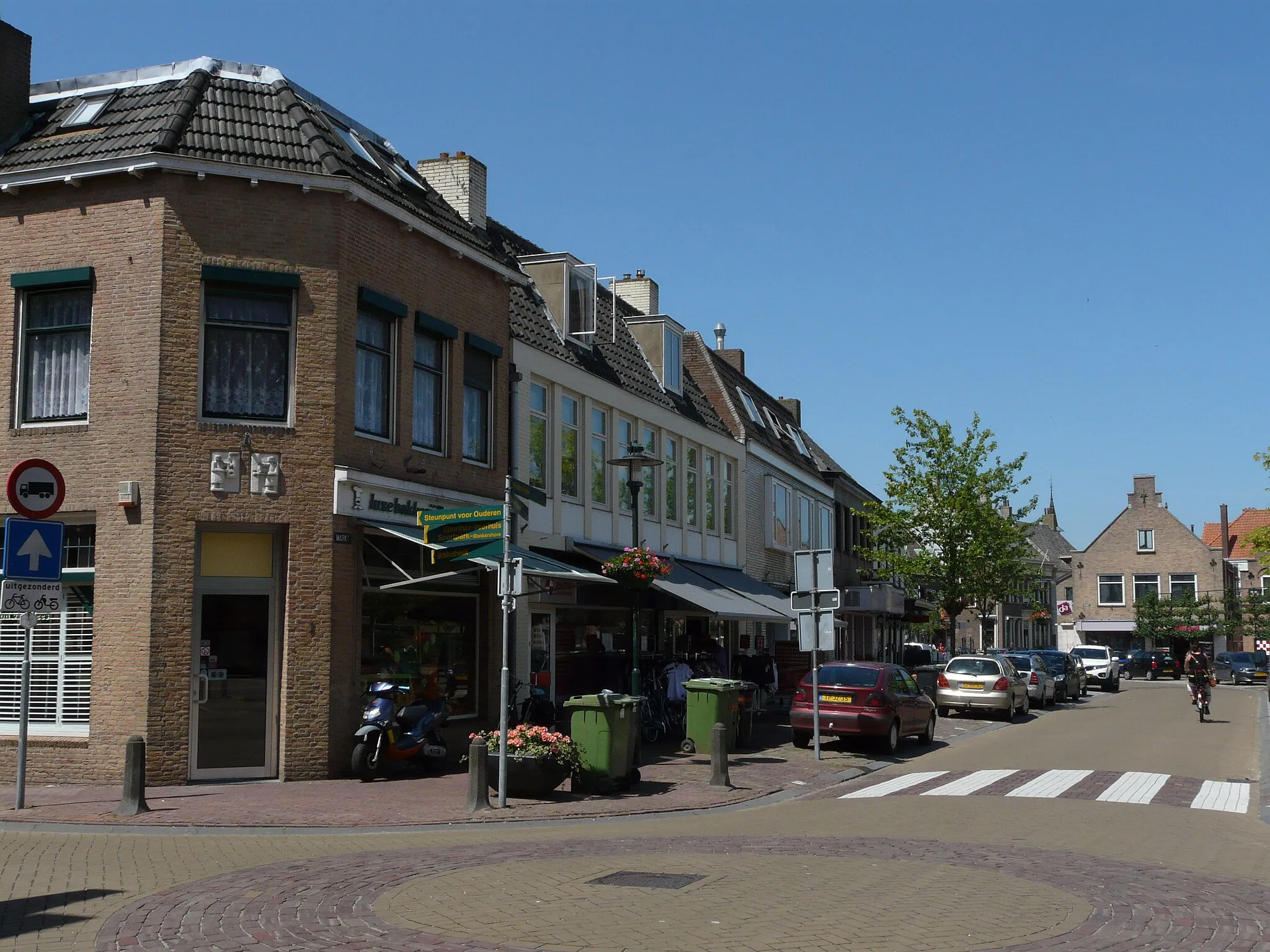 Photo showing: Zicht op een deel van de Dorpsstraat in Oud Gastel