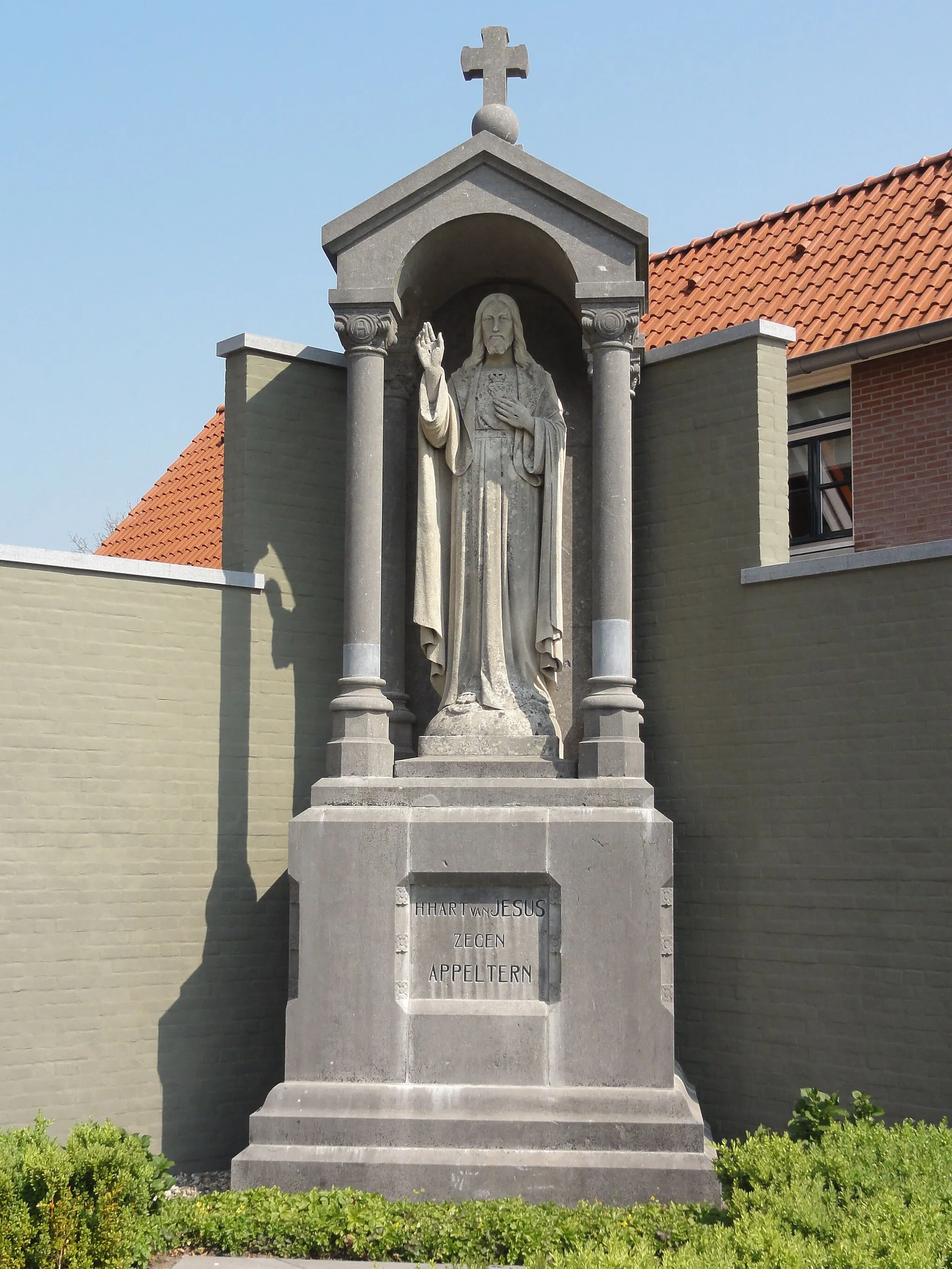 Photo showing: Appeltern (West Maas en Waal) H.Hartbeeld bij RK kerk