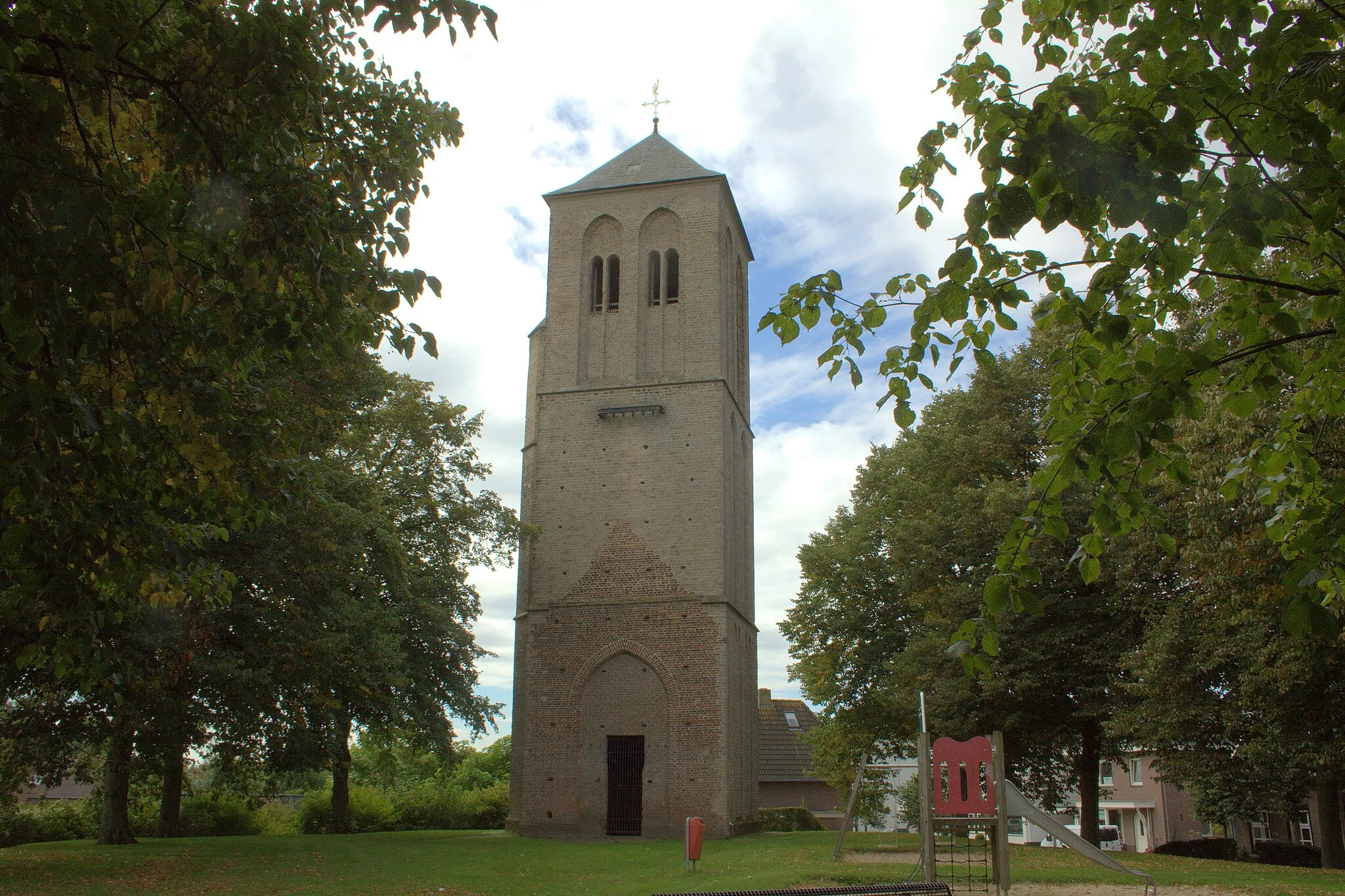 Photo showing: De toren van de in 1816 afgebroken Hervormde kerk in Puiflijk aan de Kerkstraat.