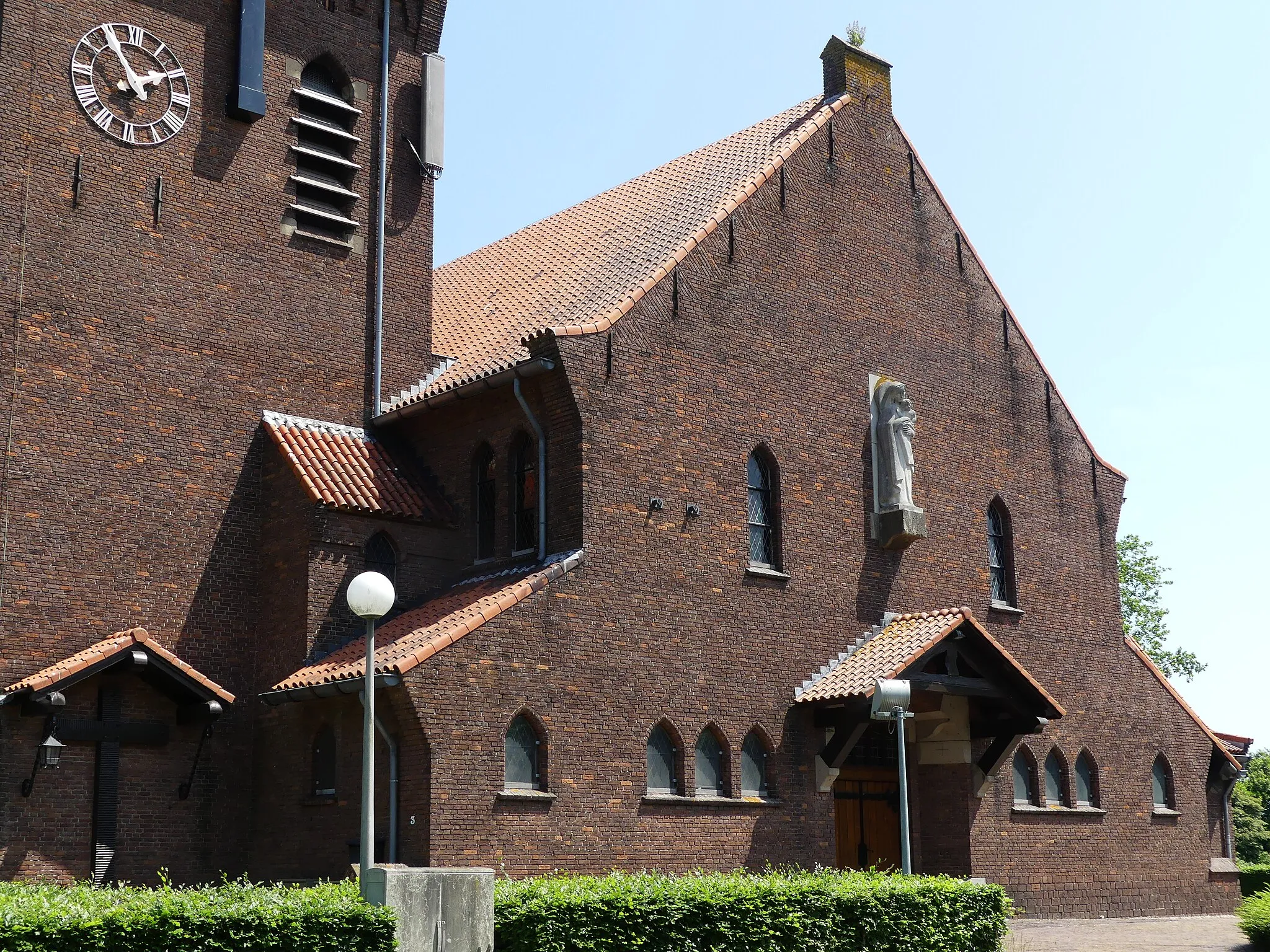 Photo showing: Zicht op een deel van de H. Moeder Gods kerk, Effenseweg 3, 4838 BA Breda