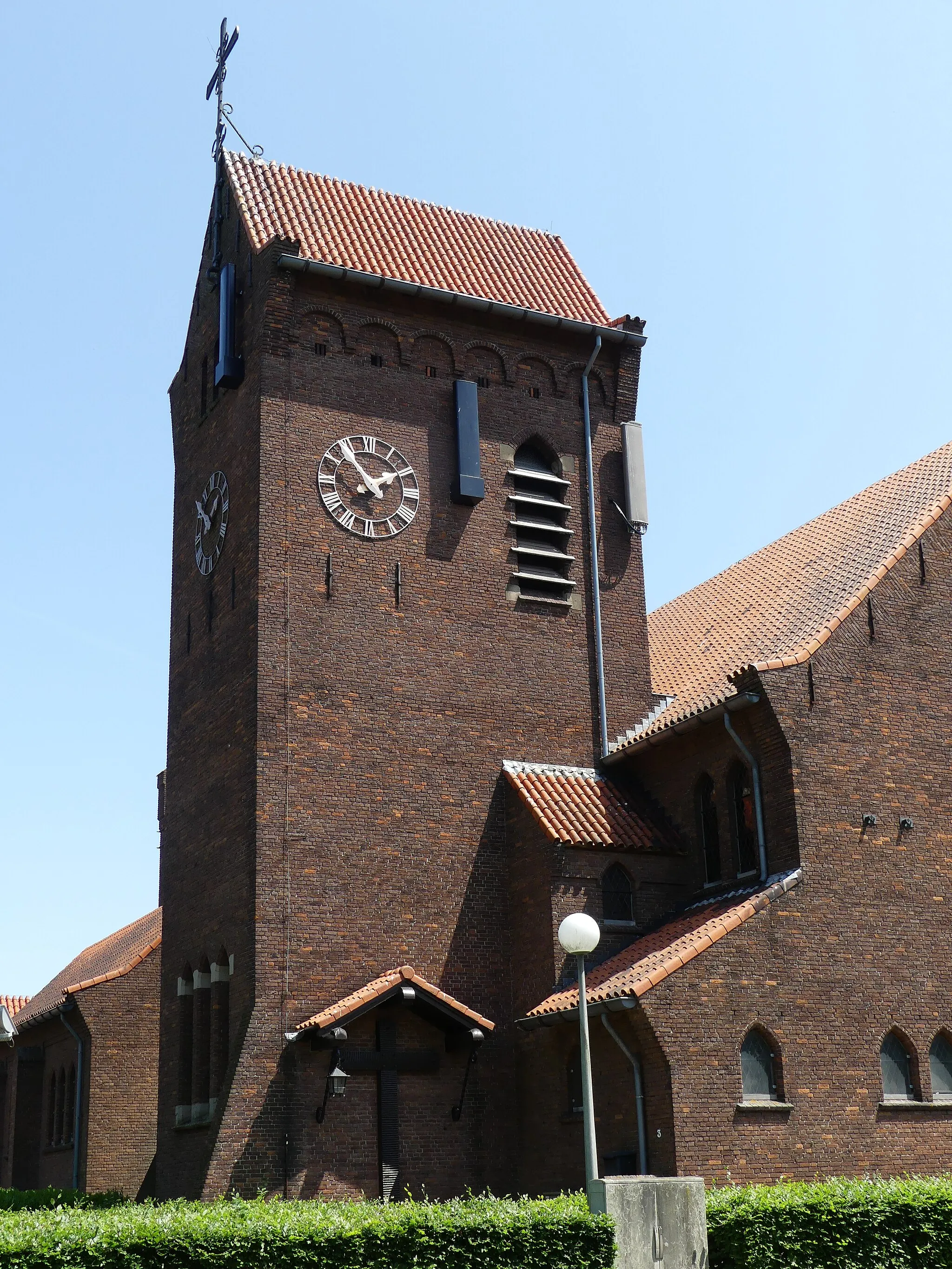 Photo showing: Zicht op een deel van de H. Moeder Gods kerk, Effenseweg 3, 4838 BA Breda