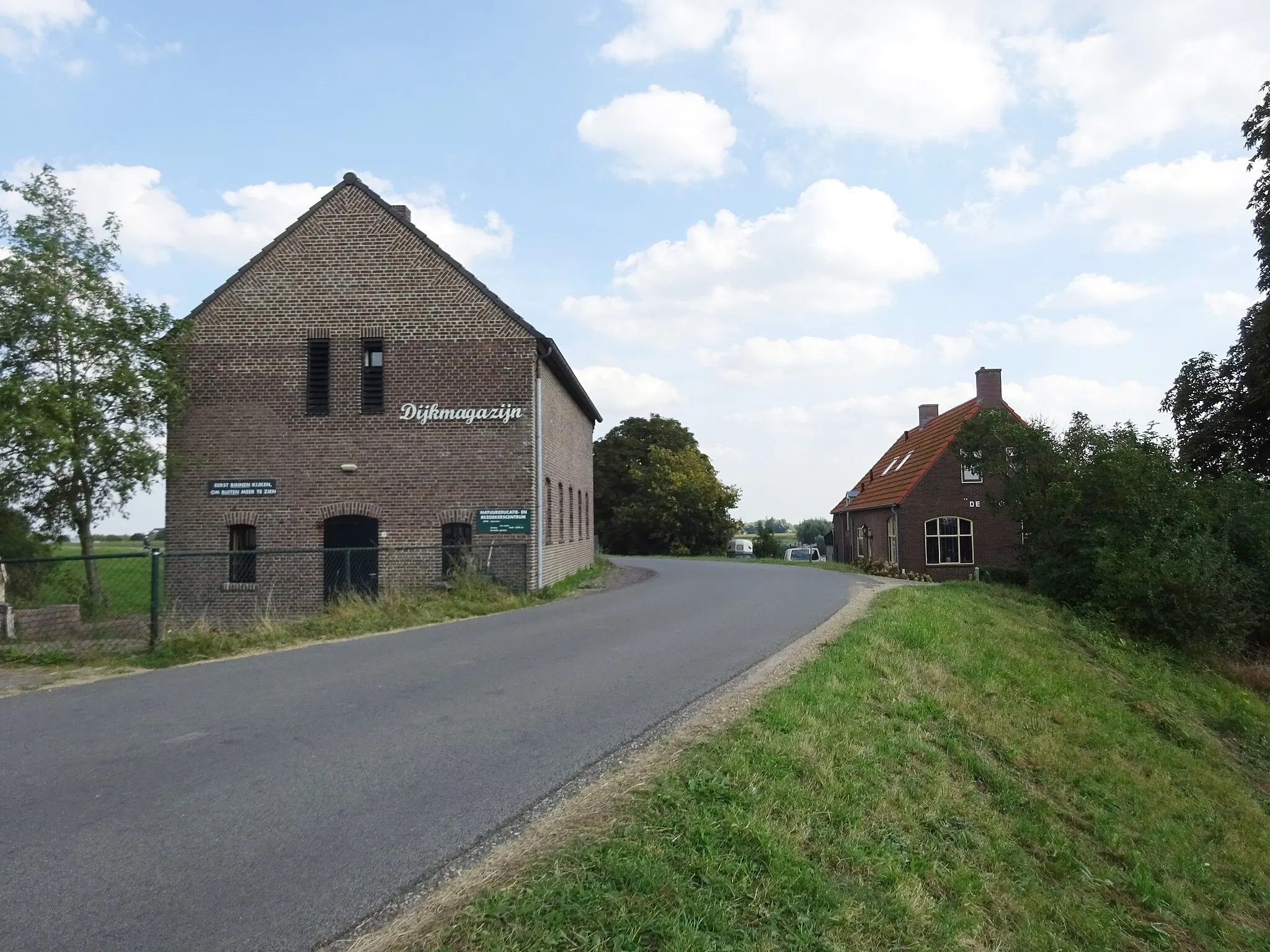 Photo showing: Bemmel (Lingewaard) Waaldijk 4, voormalig dijkmagazijn, natuureducatie- en bezoekerscentrum, sinds april 2001