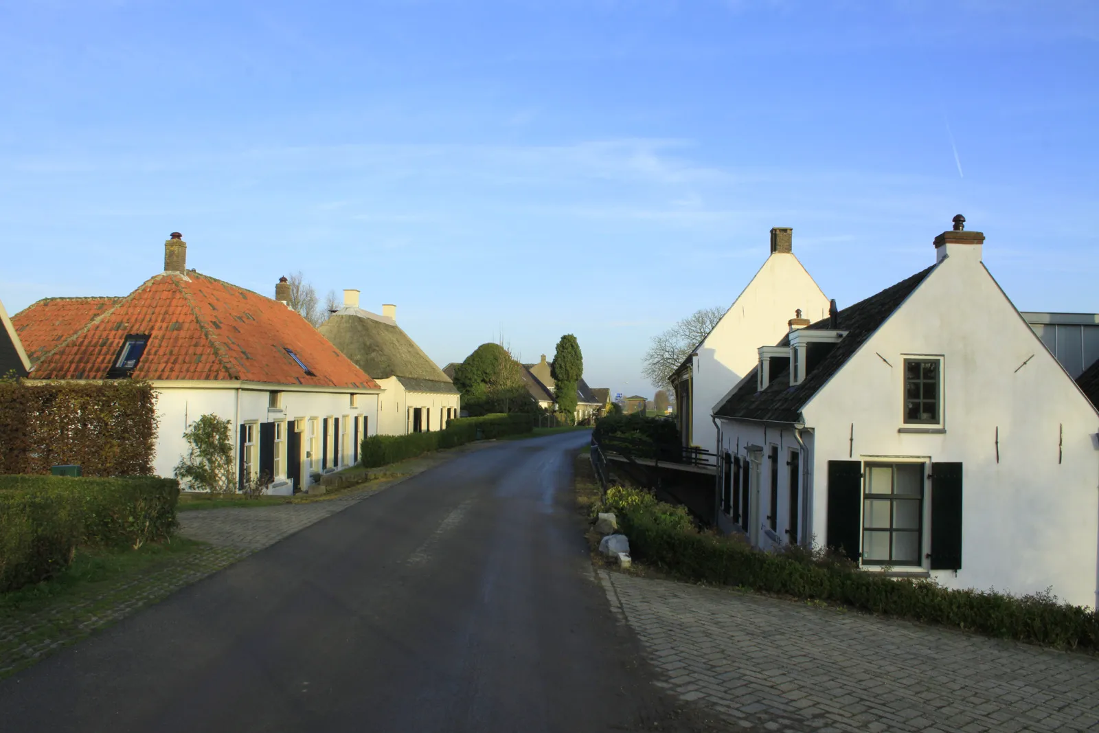 Photo showing: Dijkhuizen op de Rijnbandijk in Rijswijk dicht bij de pont naar Wijk bij Duurstede