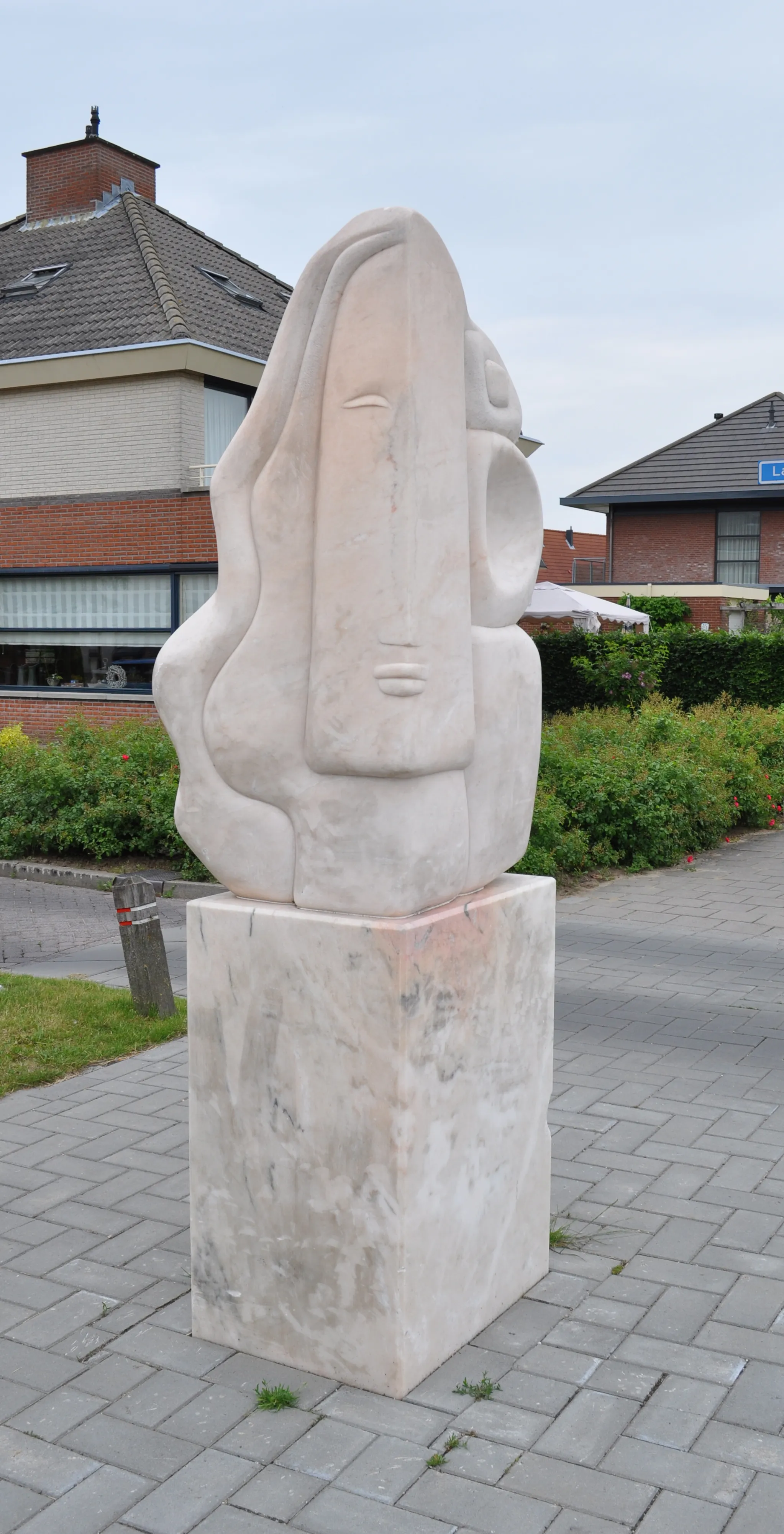 Photo showing: Sculpture "De Wachter", part of three sculptures placed in 2002 along Meteren. Made by Mathieu Nab. This part is placed at the corner of Verlengde Beredestraat/Laan 1940-1945.
