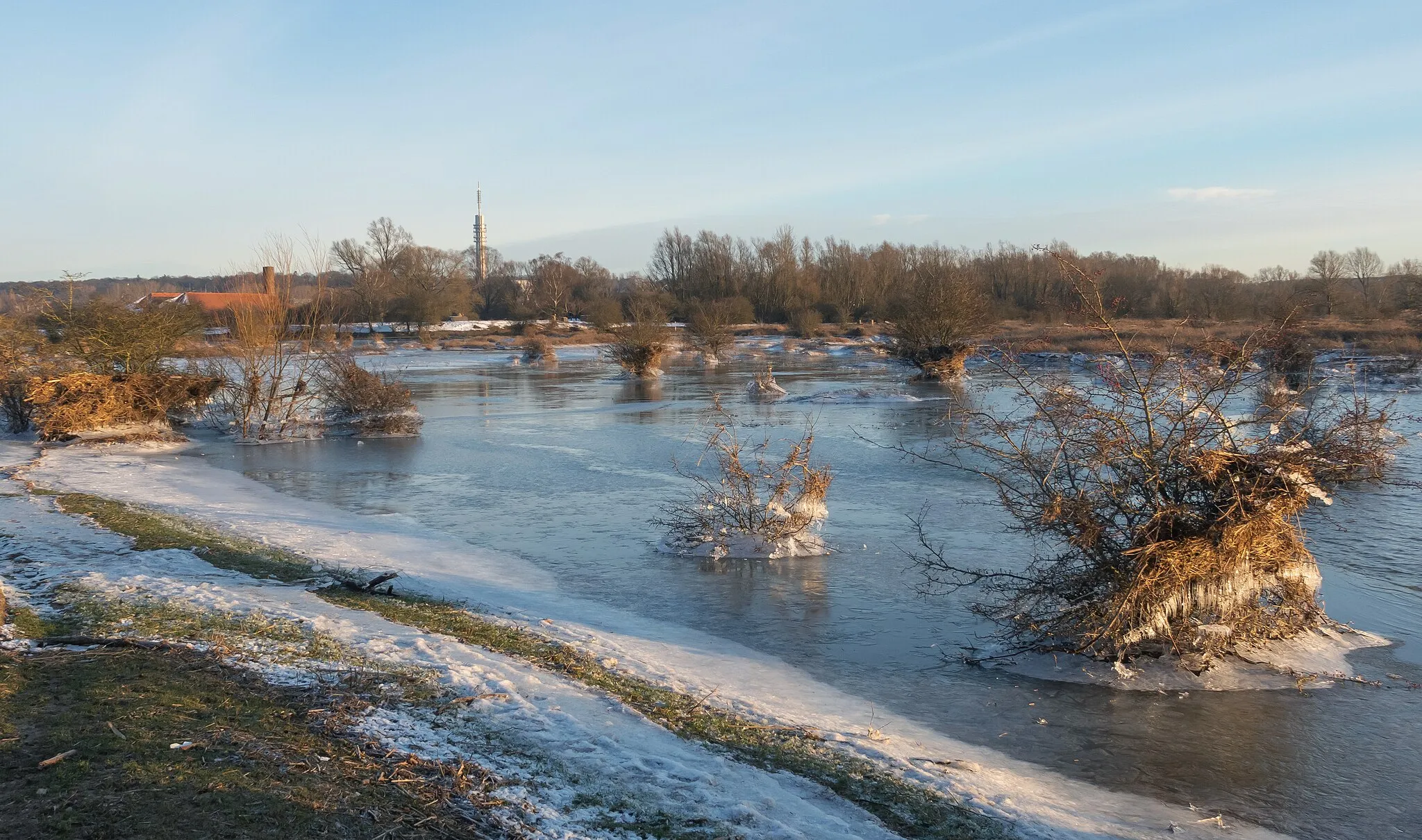 Photo showing: Arnhem-Meinerswijk, the southern lake with high water and ice